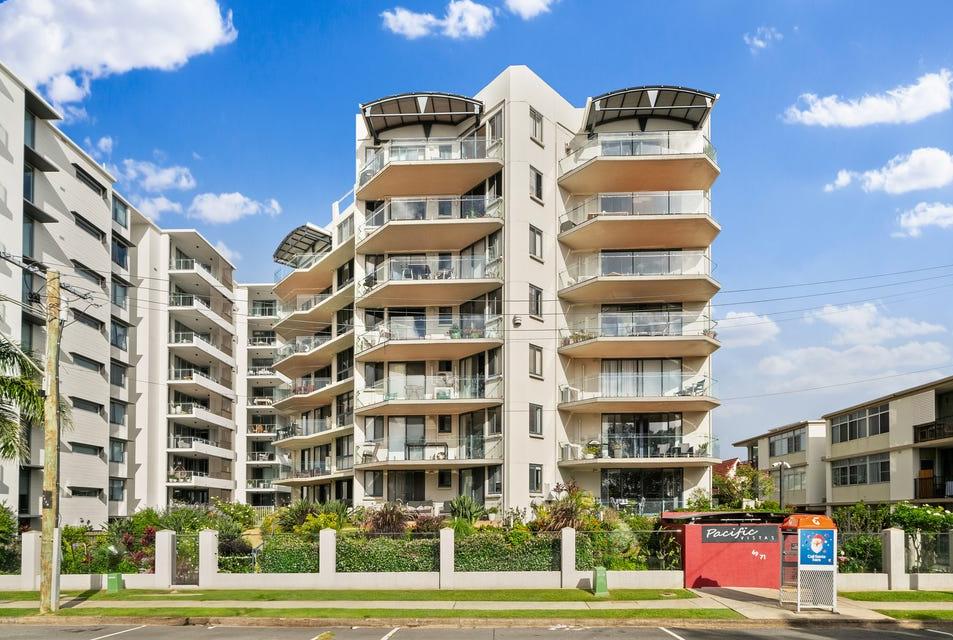 Waterfront Lifestyle with Stunning Views!