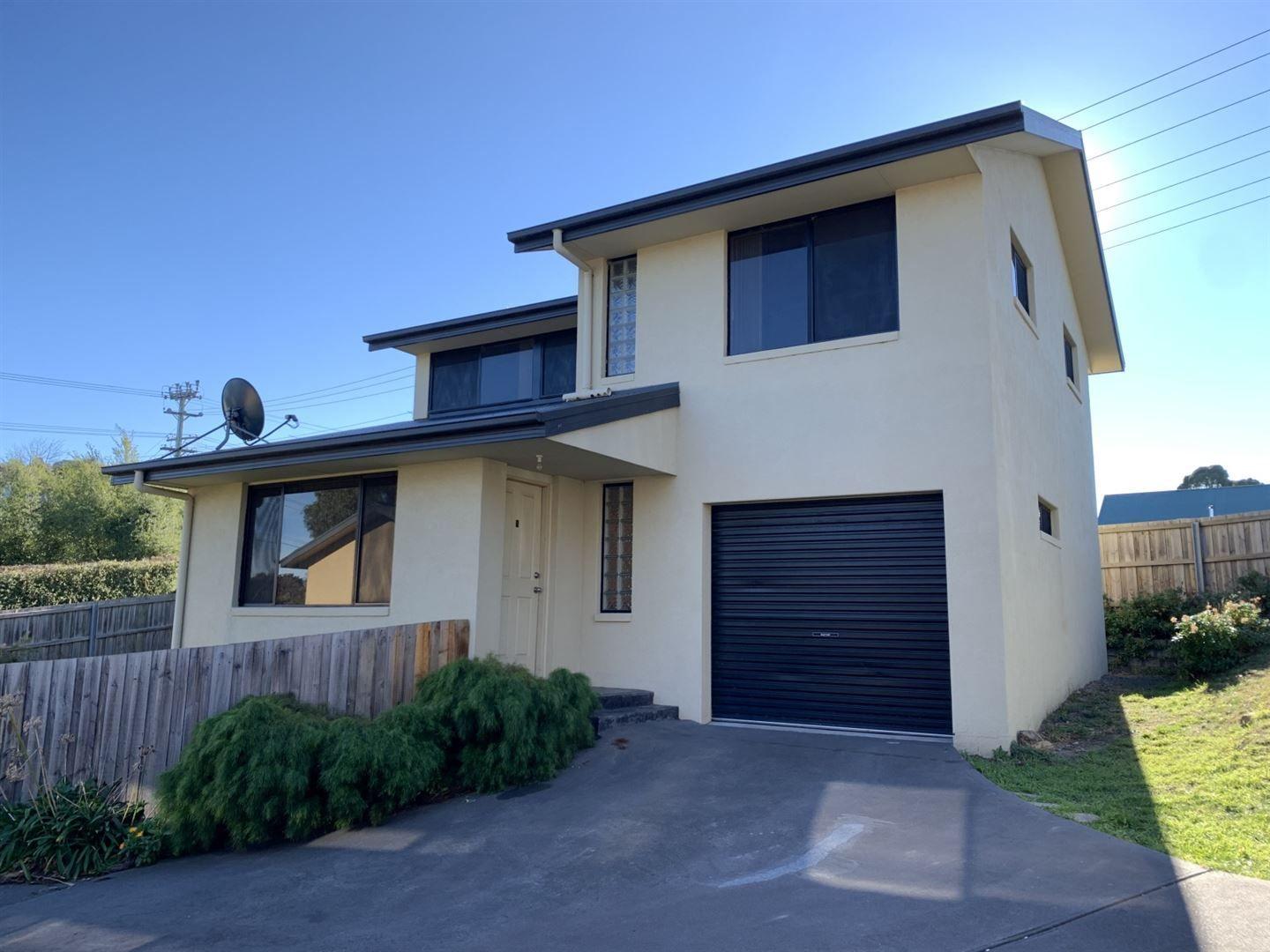 Prop-GPT: Property: TAS Blackmans Bay, TAS 7052 1/132 Roslyn Avenue, BLACKMANS BAY, TAS 7052 - Villa for Rent - harcourts.net