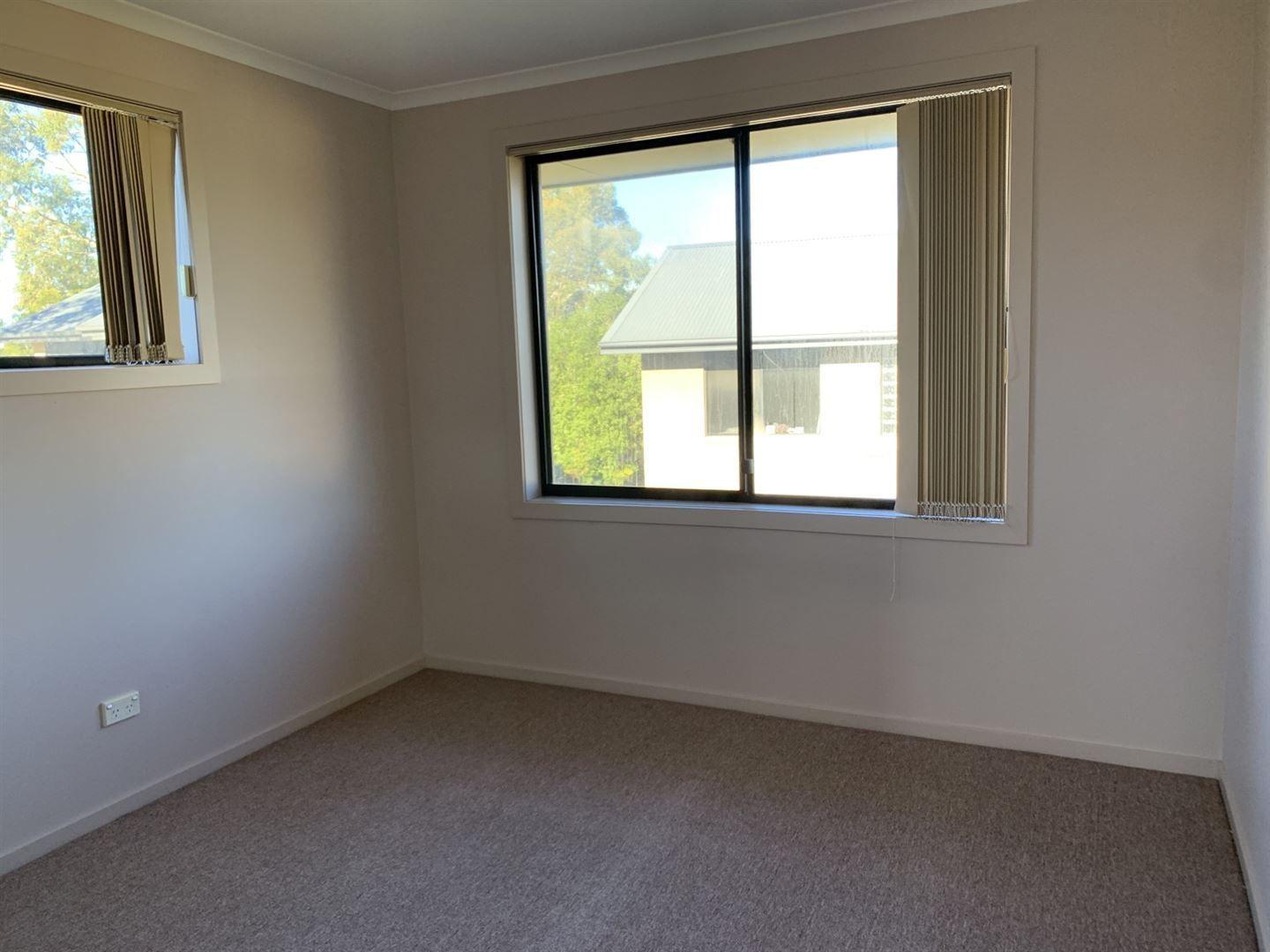 1/132 Roslyn Avenue, BLACKMANS BAY, TAS 7052 - Villa for Rent - harcourts.net