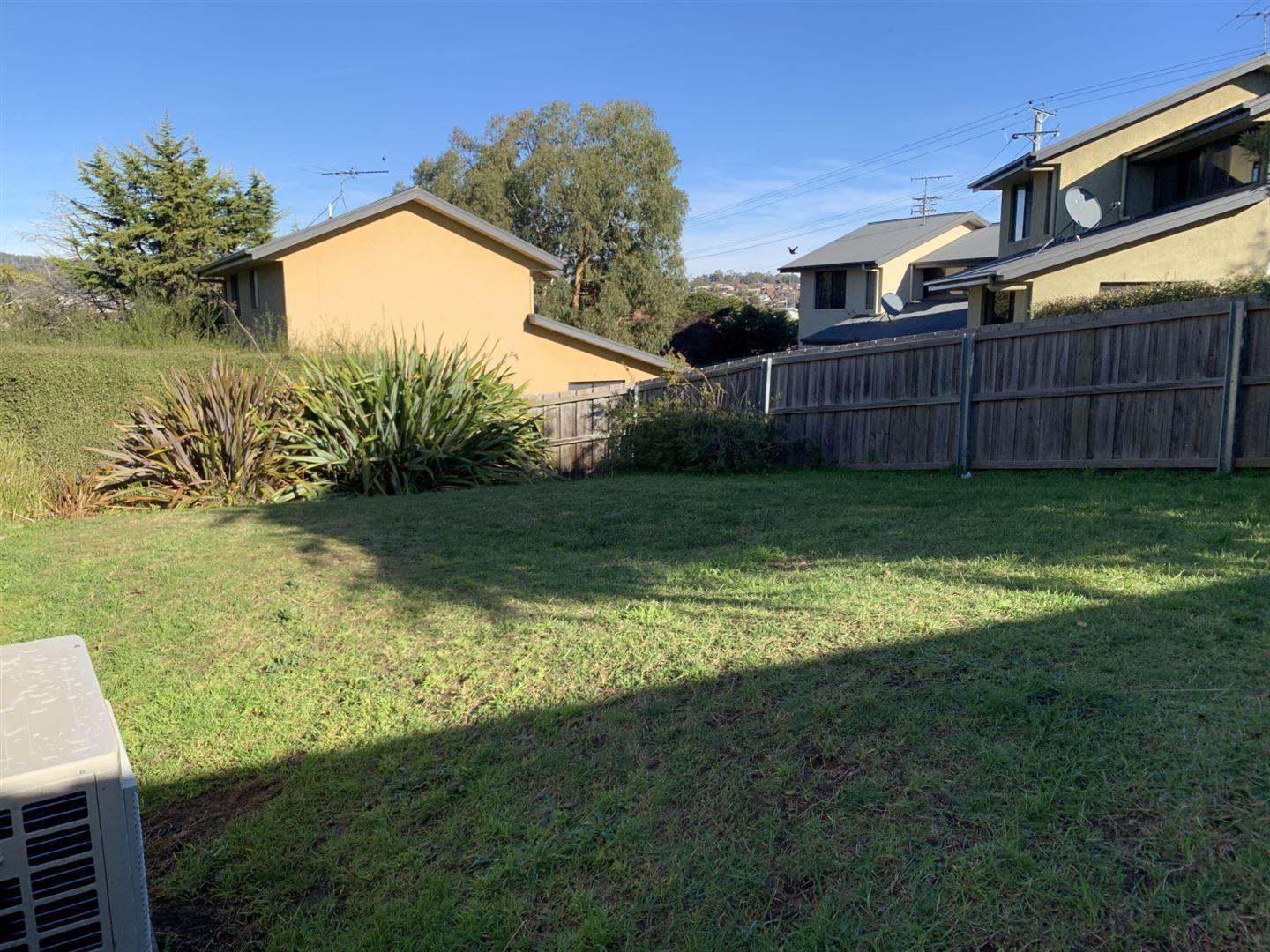 1/132 Roslyn Avenue, BLACKMANS BAY, TAS 7052 - Villa for Rent - harcourts.net