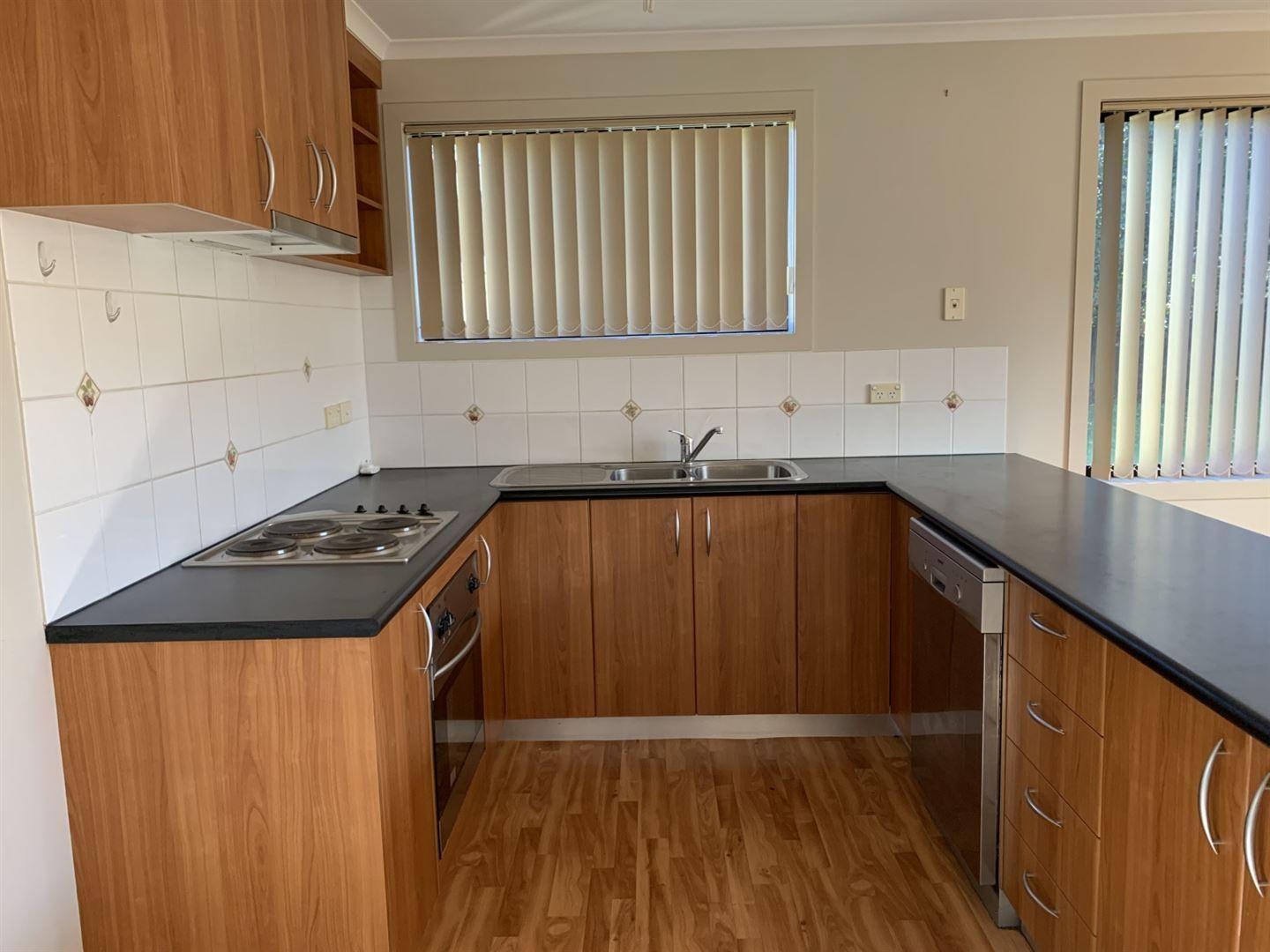 1/132 Roslyn Avenue, BLACKMANS BAY, TAS 7052 - Villa for Rent - harcourts.net