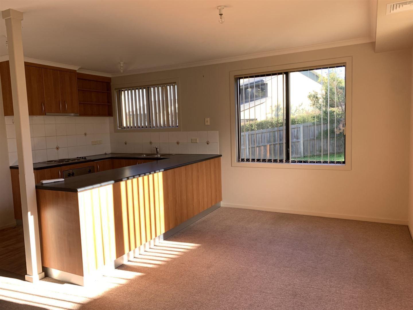 1/132 Roslyn Avenue, BLACKMANS BAY, TAS 7052 - Villa for Rent - harcourts.net