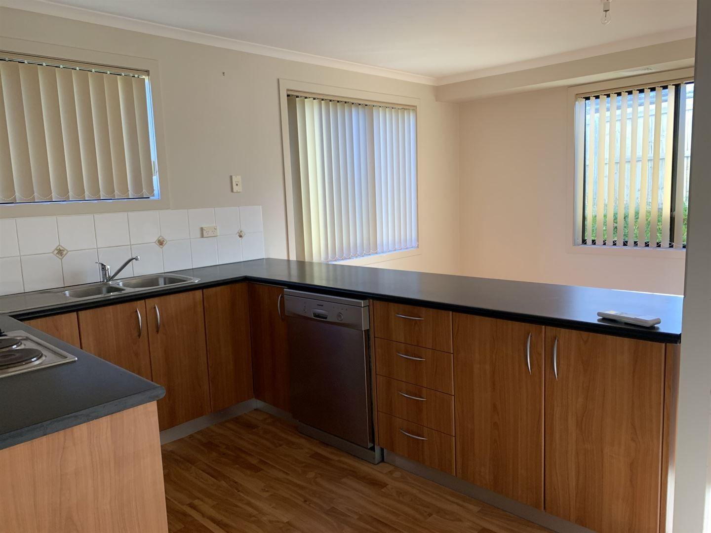 1/132 Roslyn Avenue, BLACKMANS BAY, TAS 7052 - Villa for Rent - harcourts.net