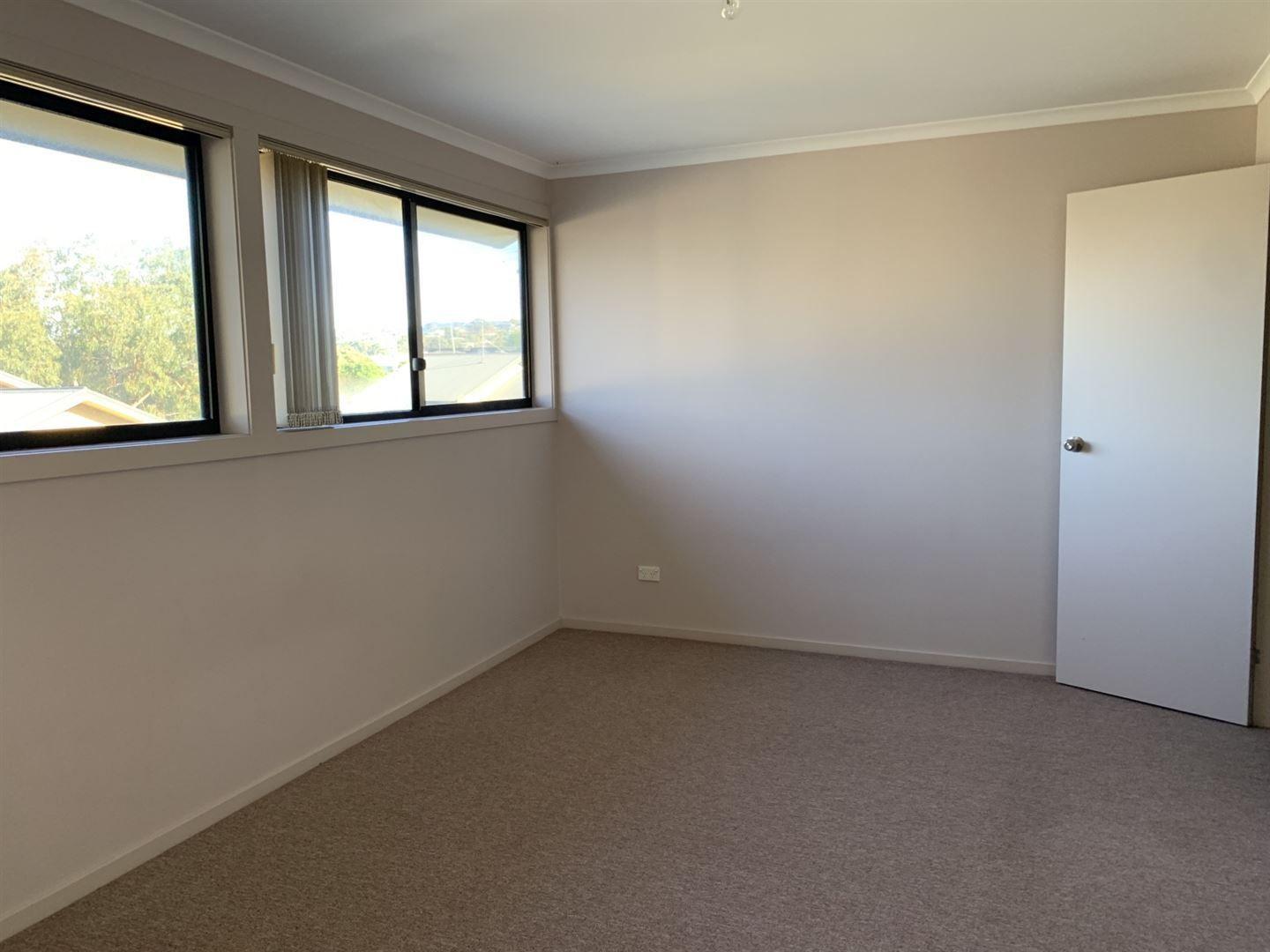 1/132 Roslyn Avenue, BLACKMANS BAY, TAS 7052 - Villa for Rent - harcourts.net