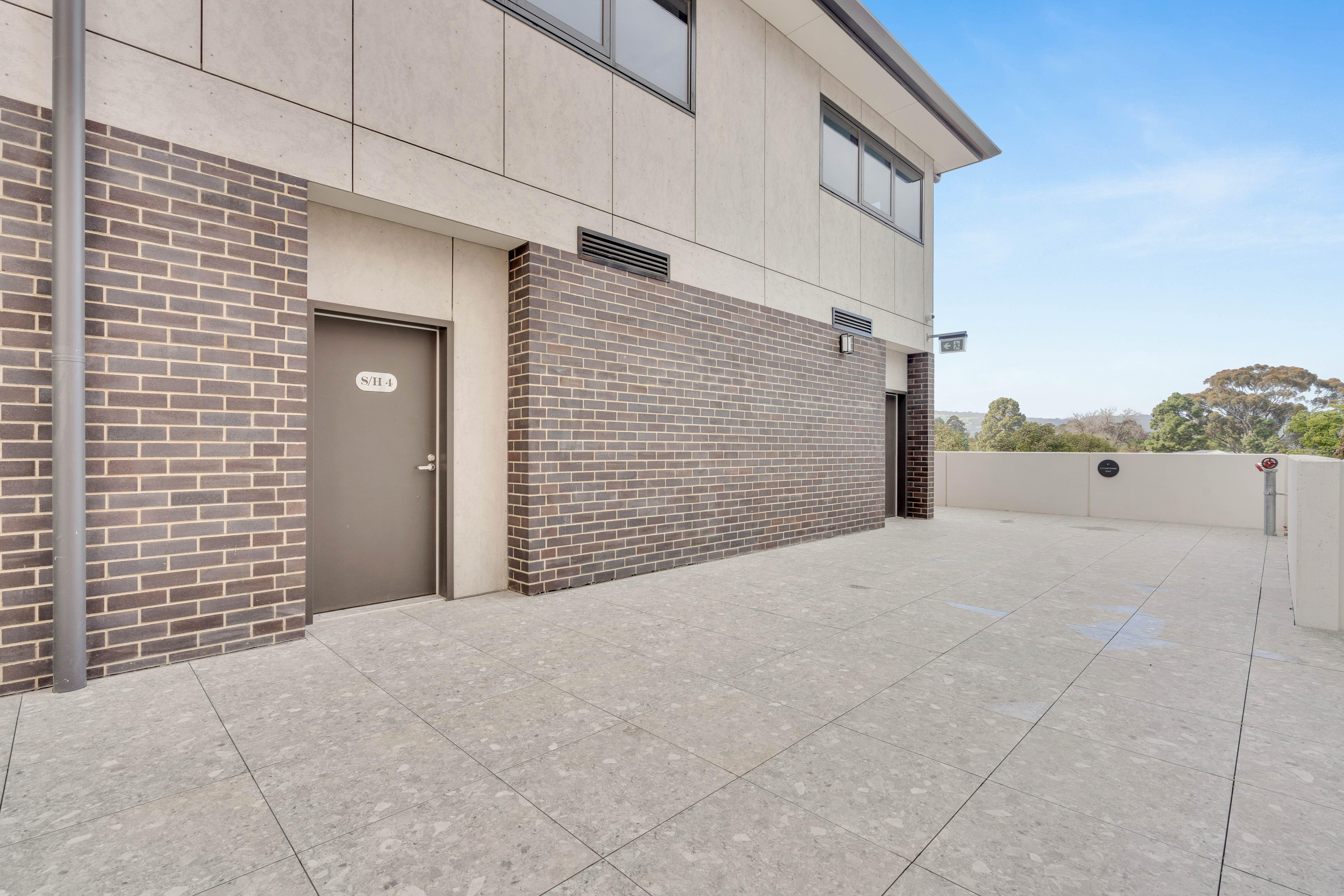 Stylish 2-Bedroom, 2-Bathroom Residence with Stunning Hills Views