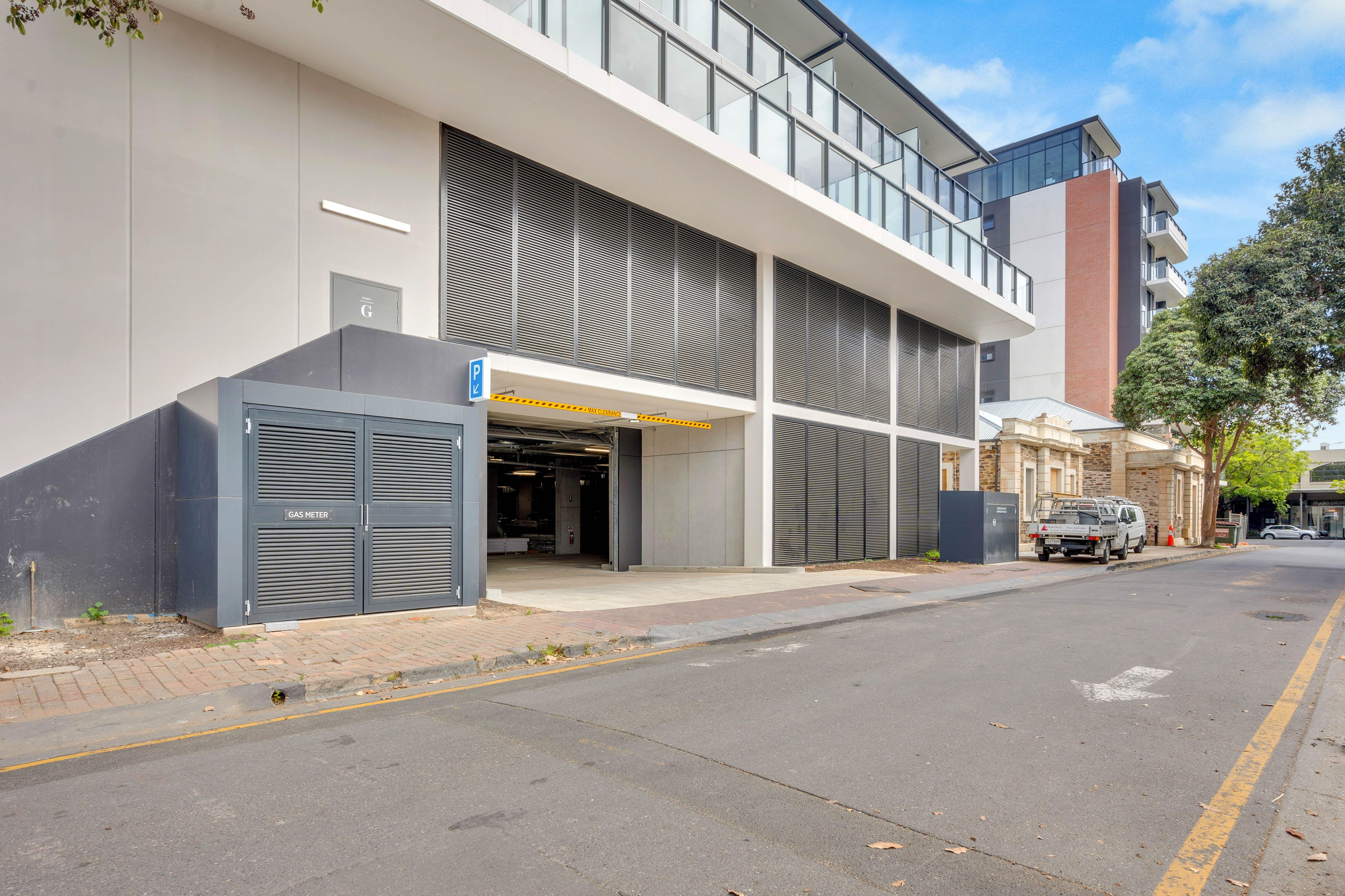 Stylish 2-Bedroom, 2-Bathroom Residence with Stunning Hills Views