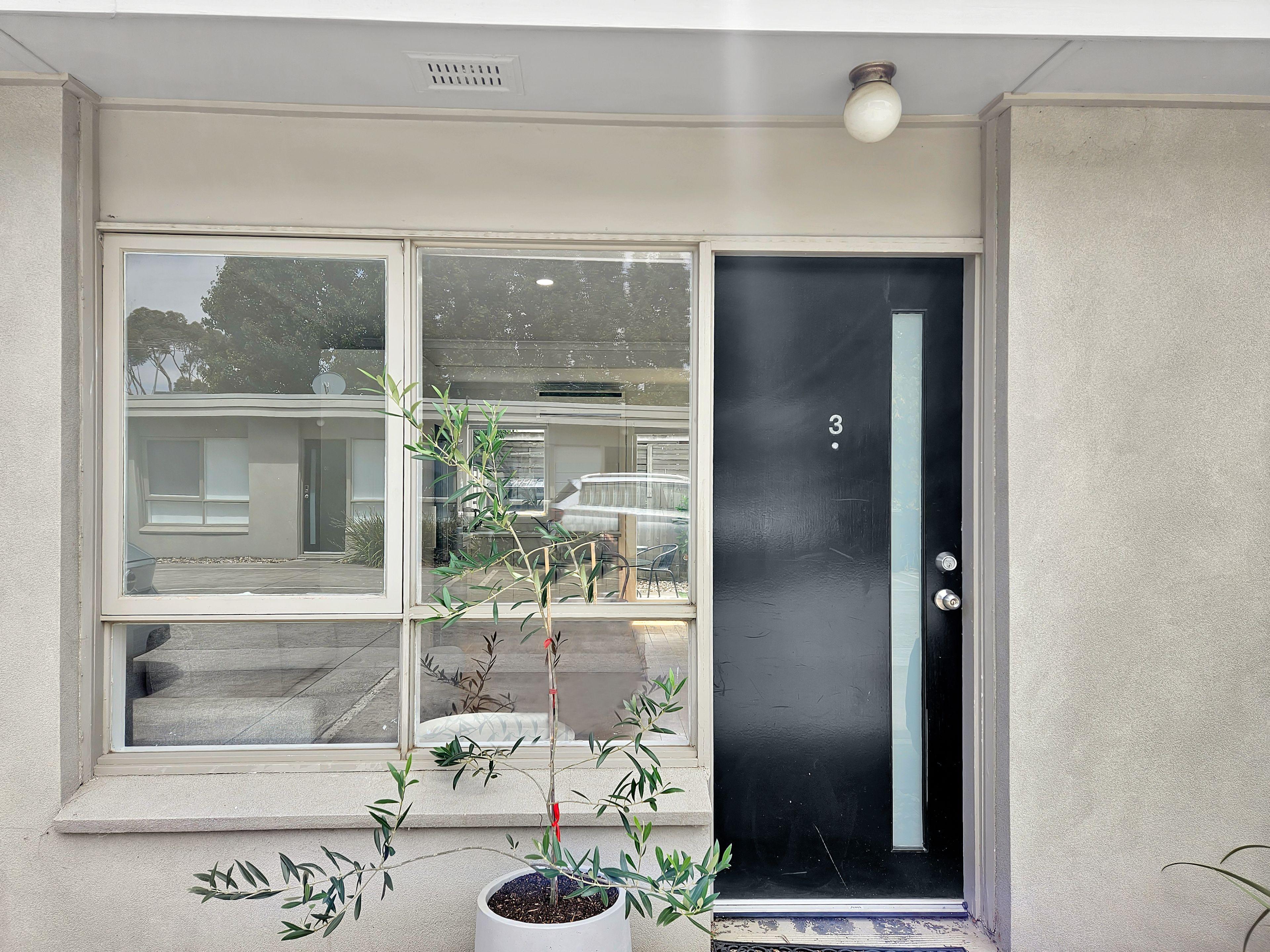 Prop-GPT: Unit: VIC Herne Hill, VIC 3218 Comfortable Living In A Great Location