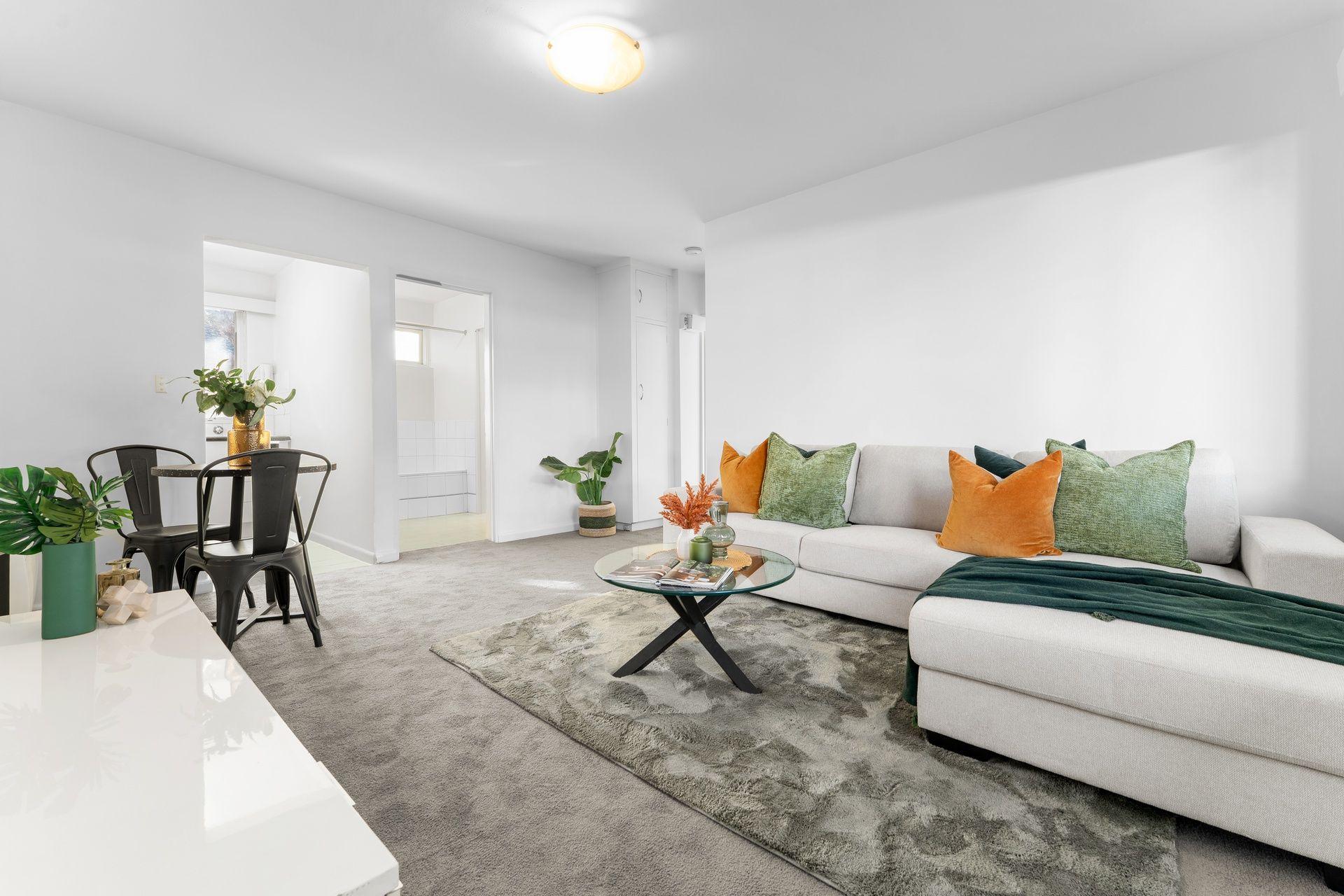 Prop-GPT: Unit: VIC Cheltenham, VIC 3192 Light-Filled Living in a Prime Cheltenham Pocket