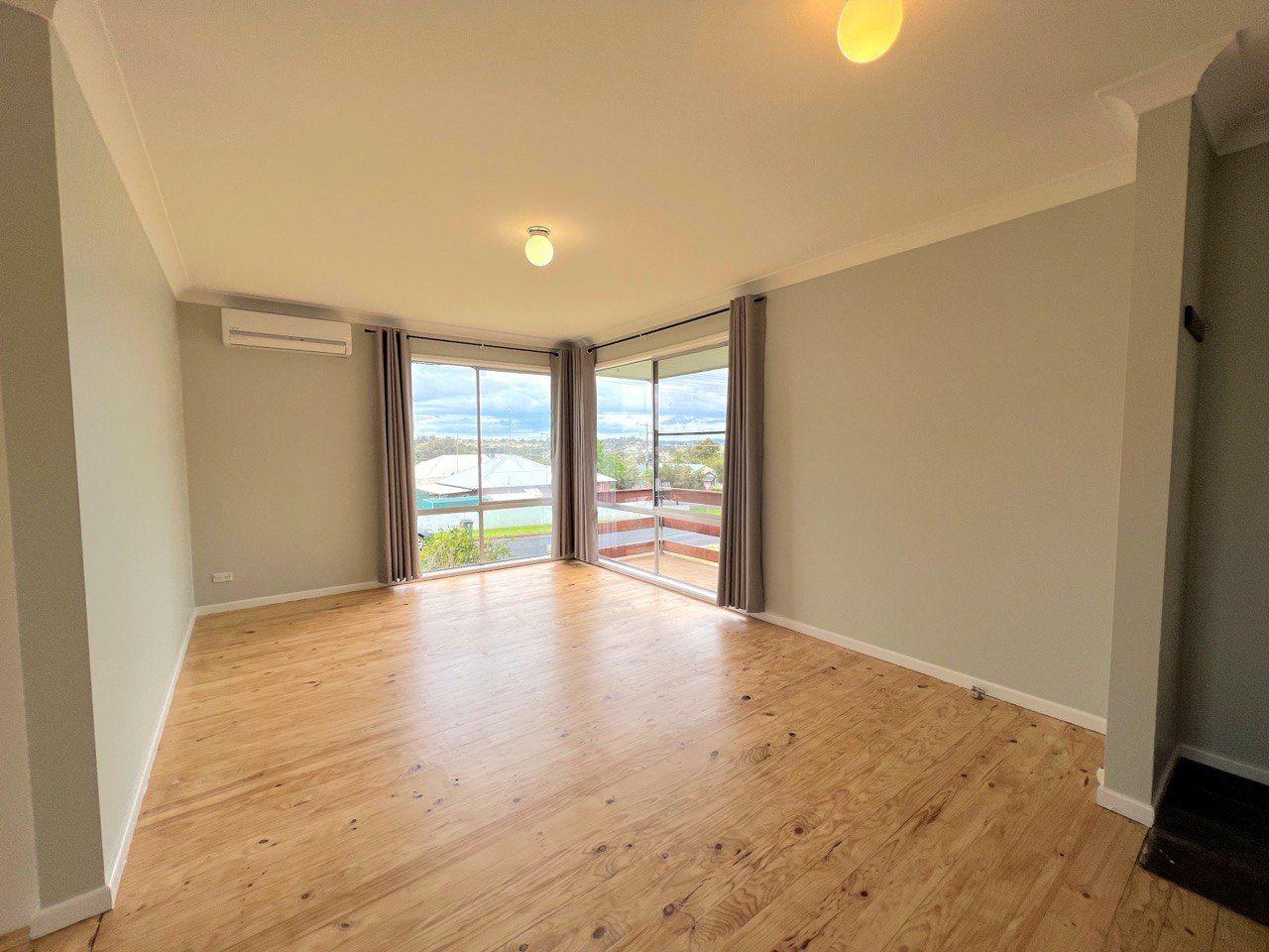 Ray White Parkes - 02 6862 1900