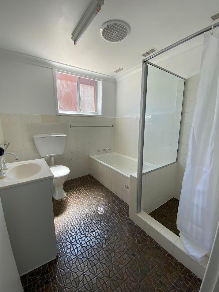 Coastal Living at Its Best - Walk to Beach & Town!