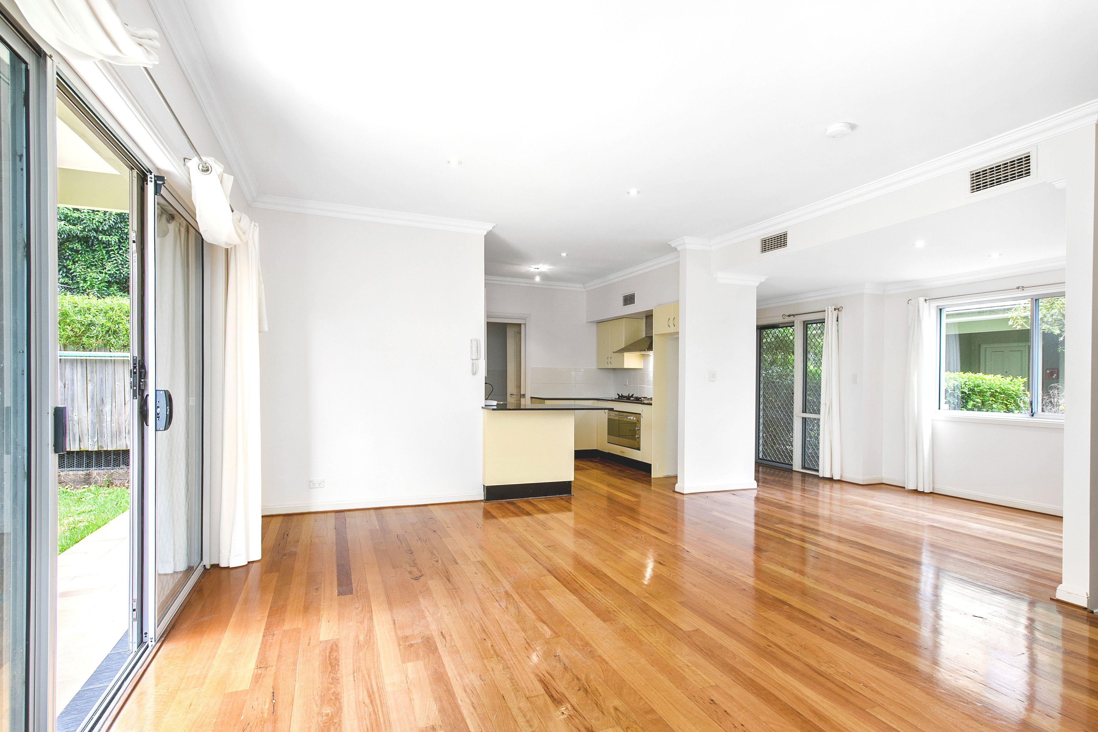 Prop-GPT: Townhouse: NSW Hornsby, NSW 2077 Immaculate 3 Bedroom Townhouse with Floorboards