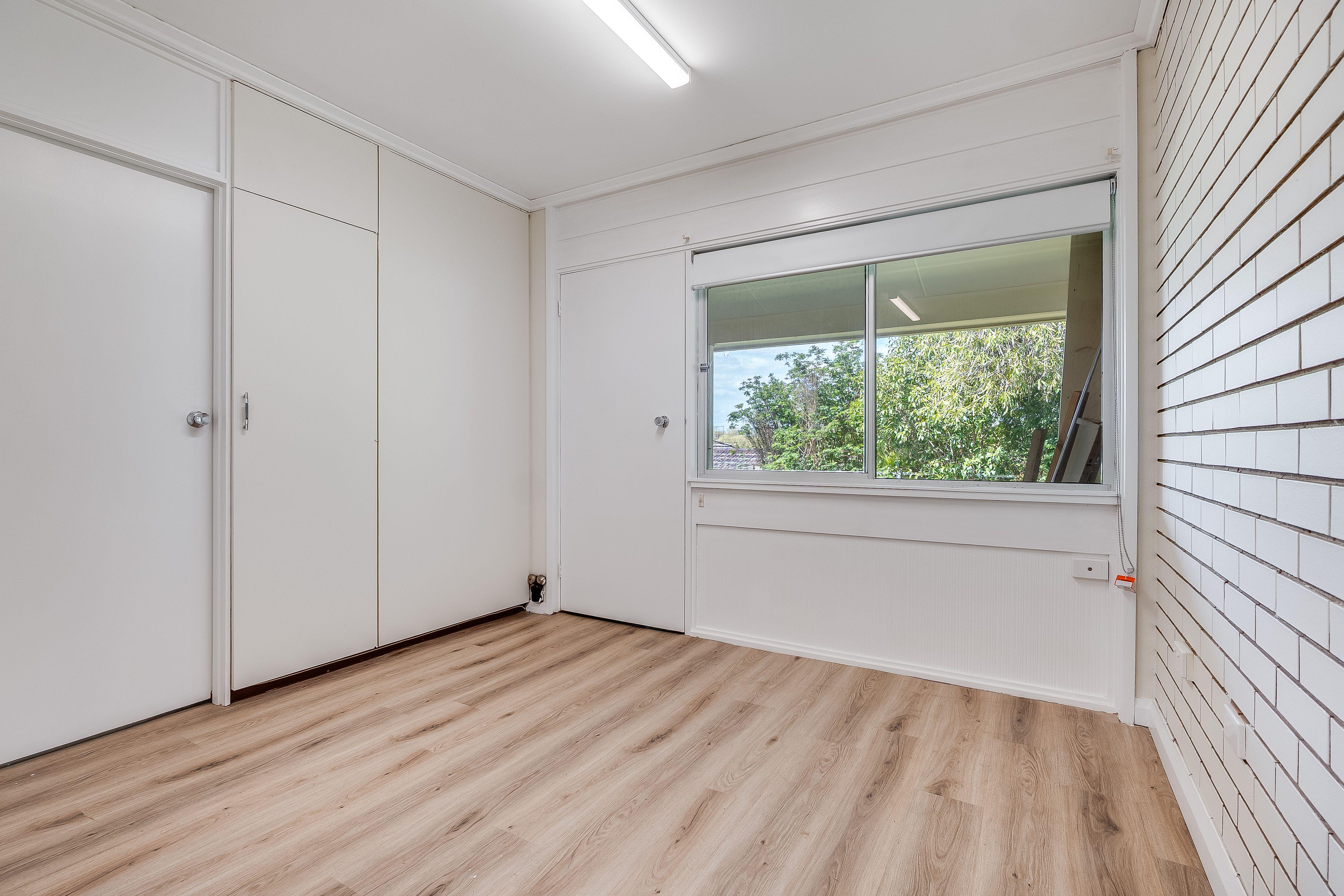 Spacious & Stylish Unit - Prime Location