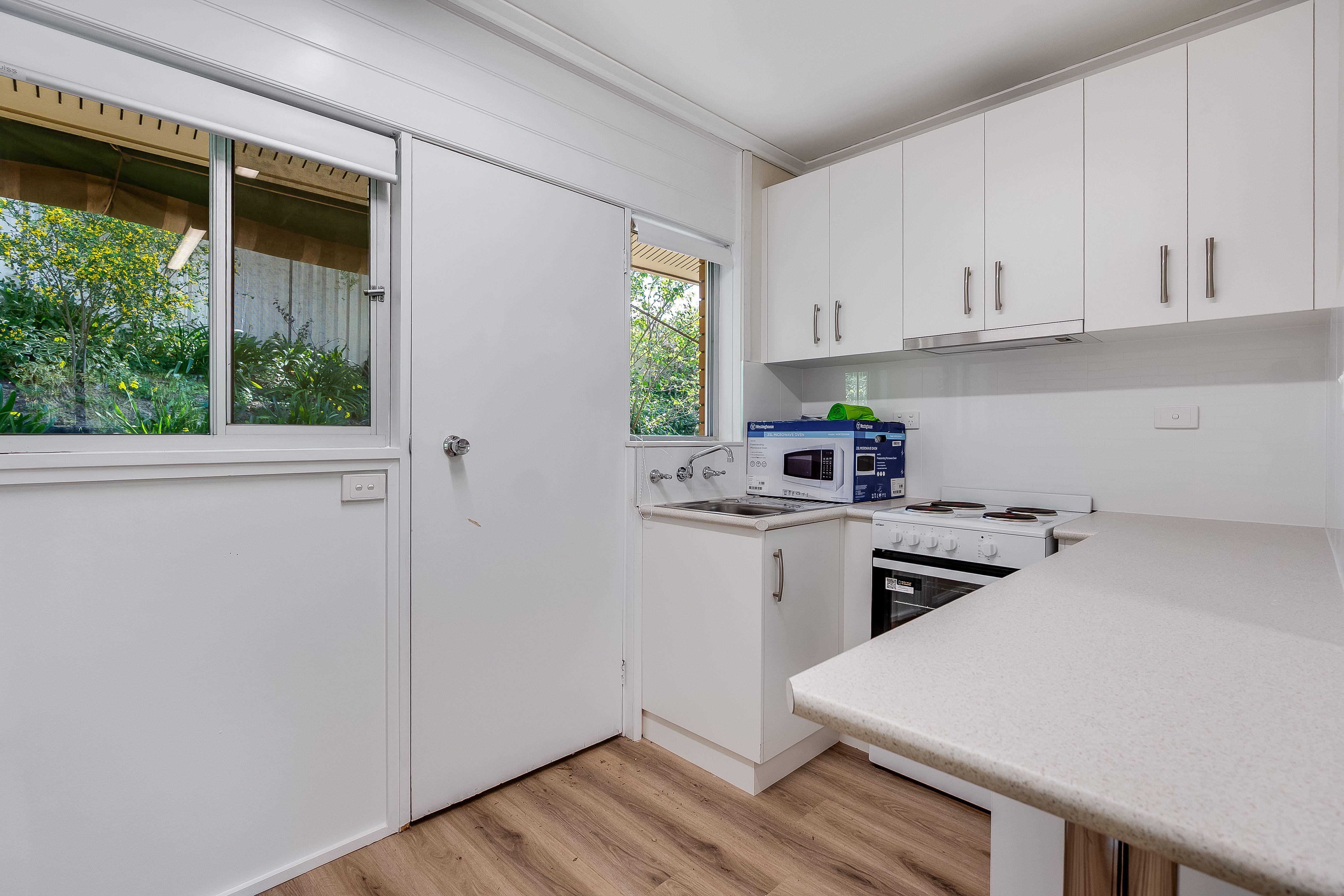 Spacious & Stylish Unit - Prime Location