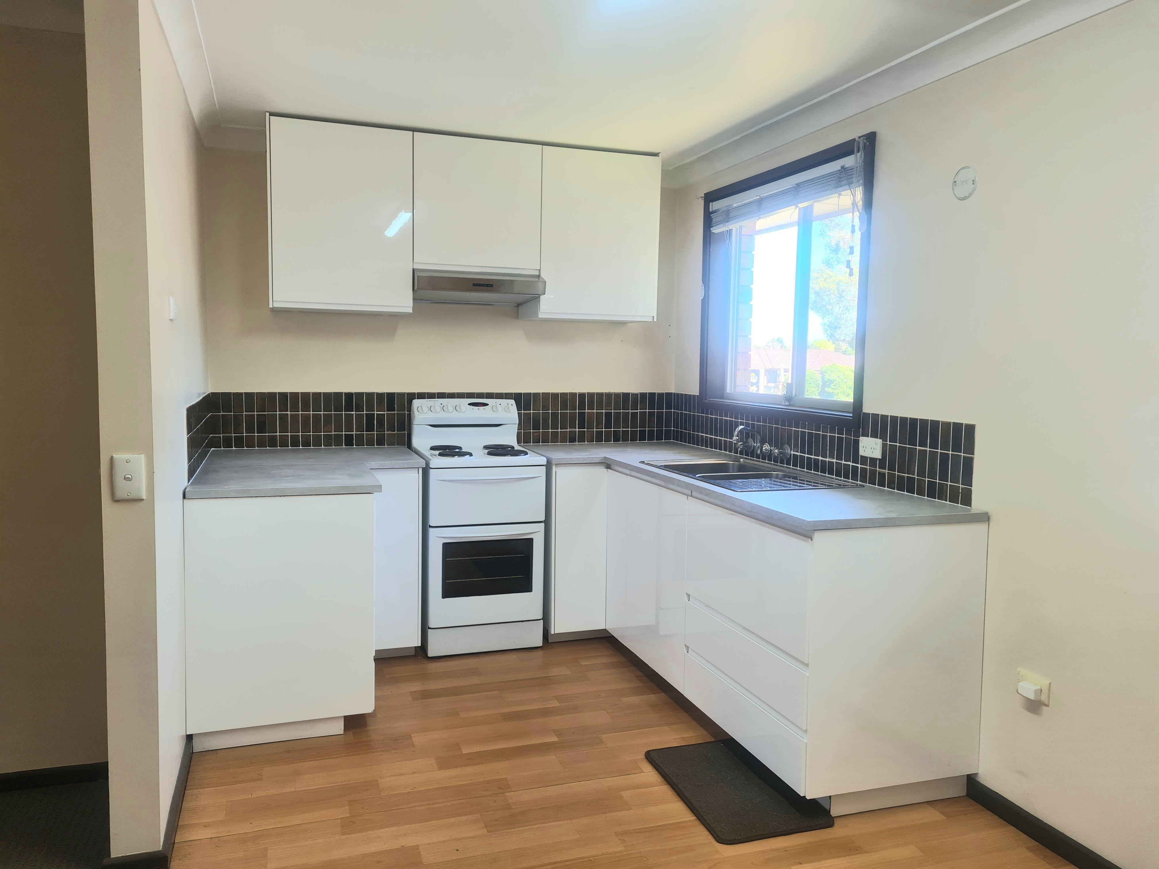 Relaxed 1 Bedder with Garage