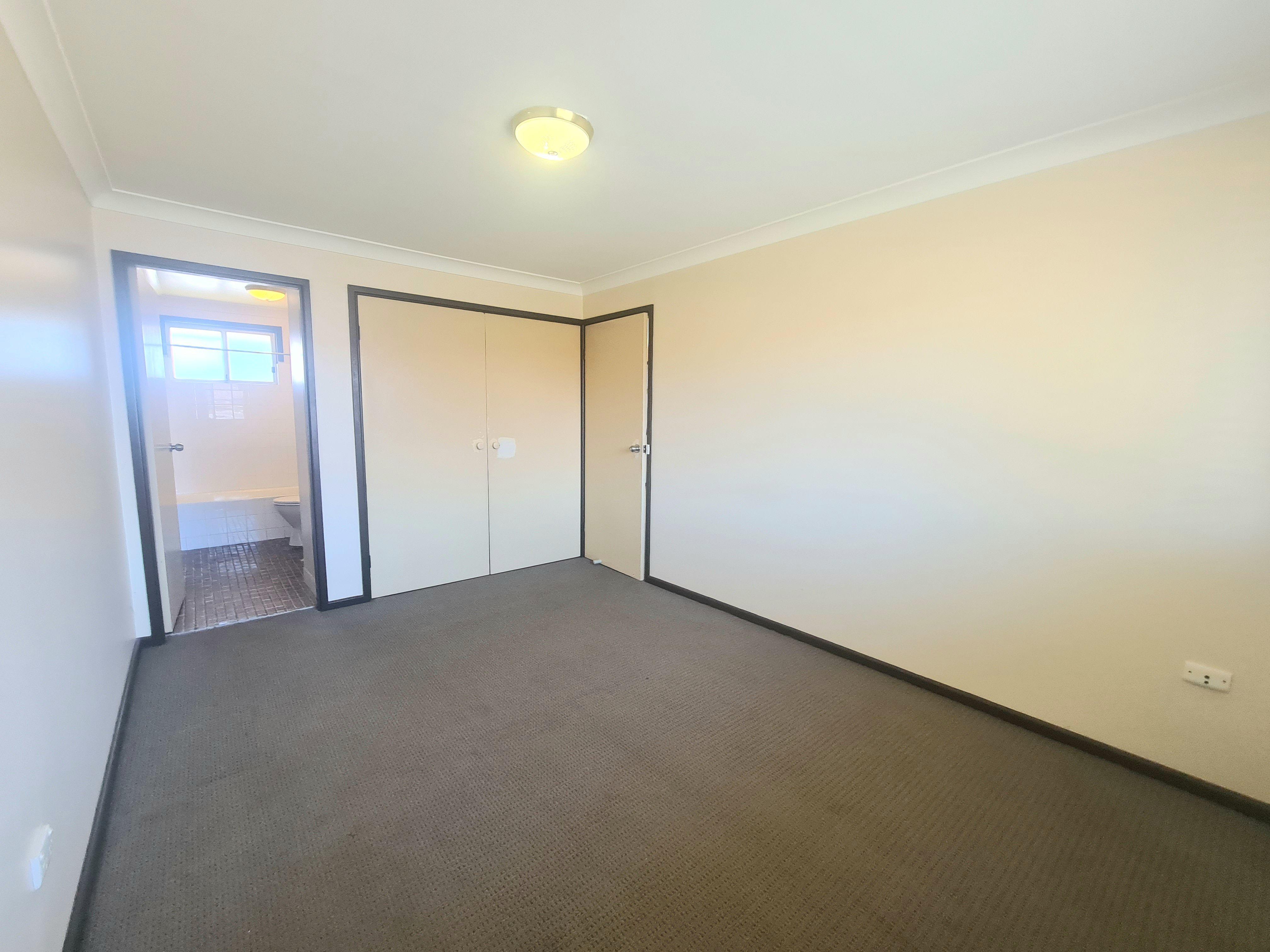 Relaxed 1 Bedder with Garage