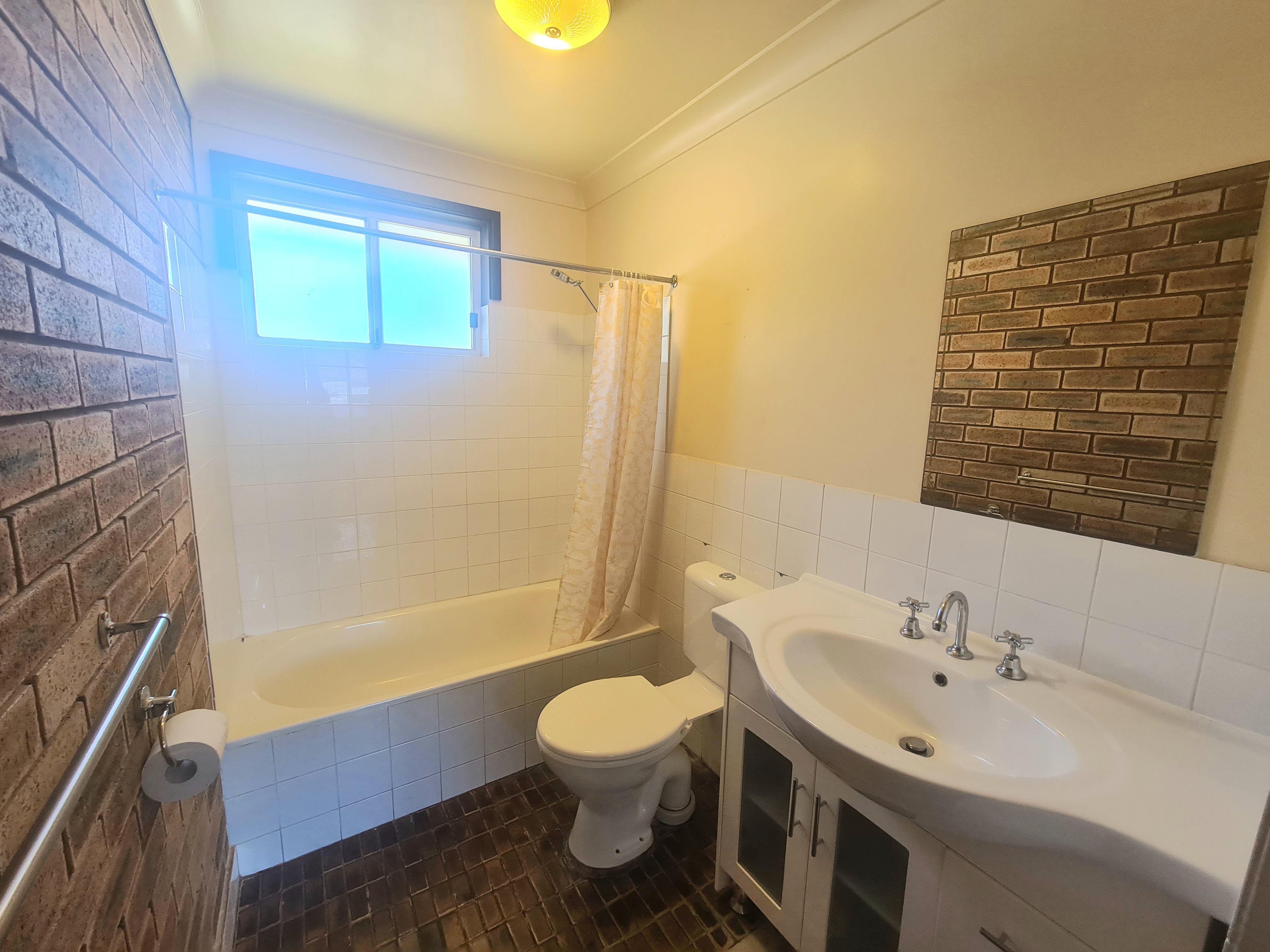 Relaxed 1 Bedder with Garage