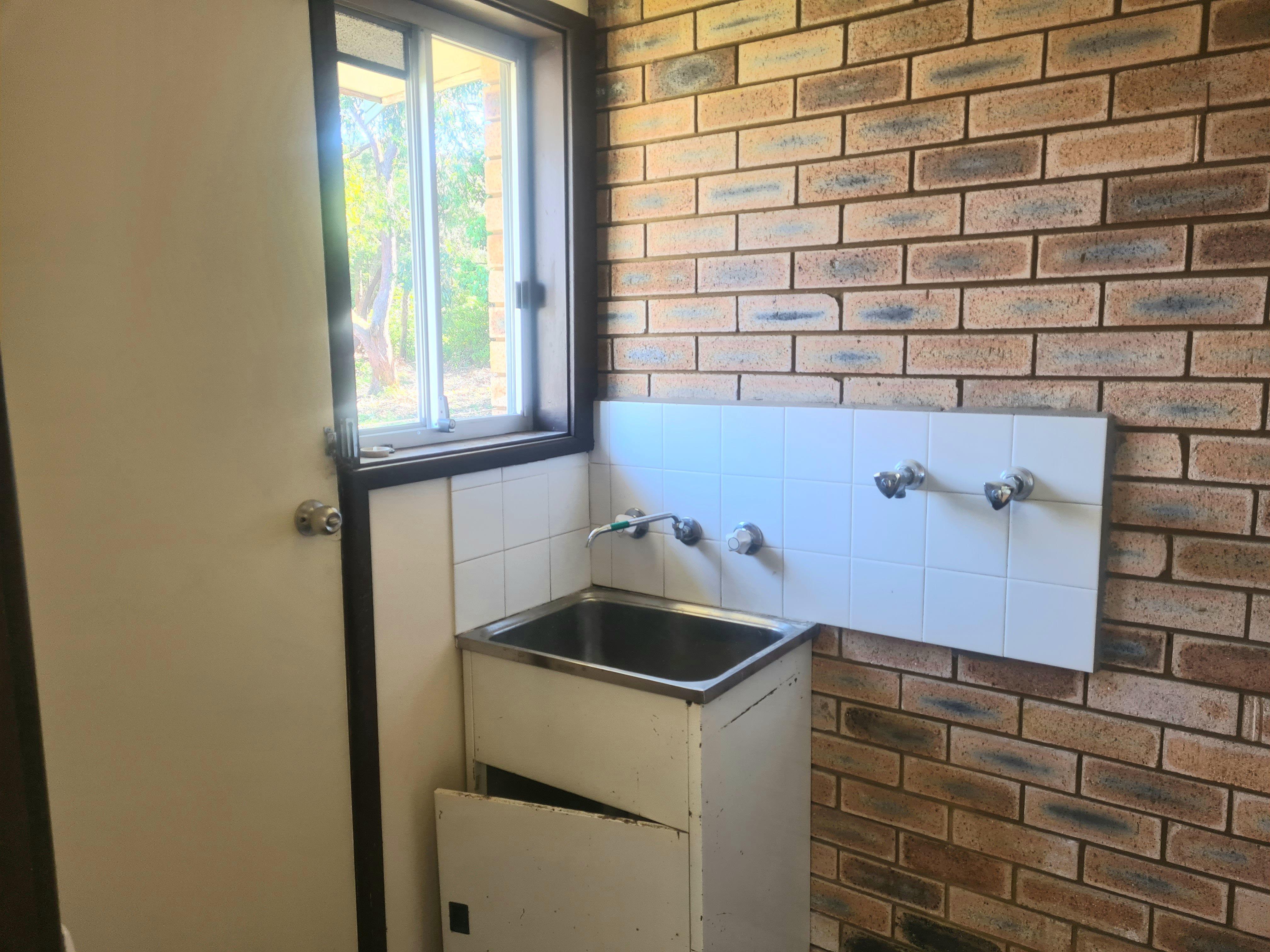 Relaxed 1 Bedder with Garage