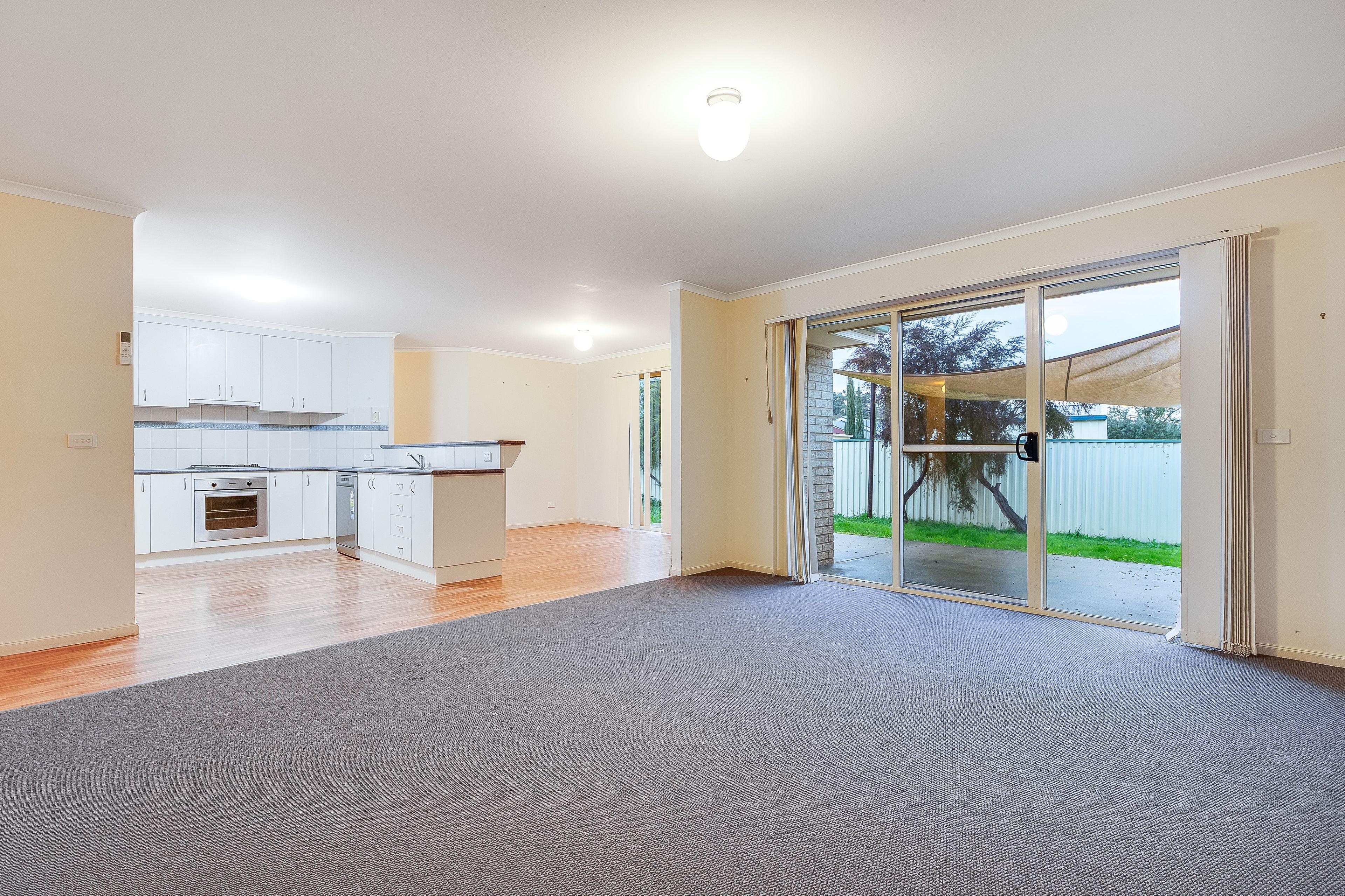 Modern Comfort in a Quiet West Albury Location
