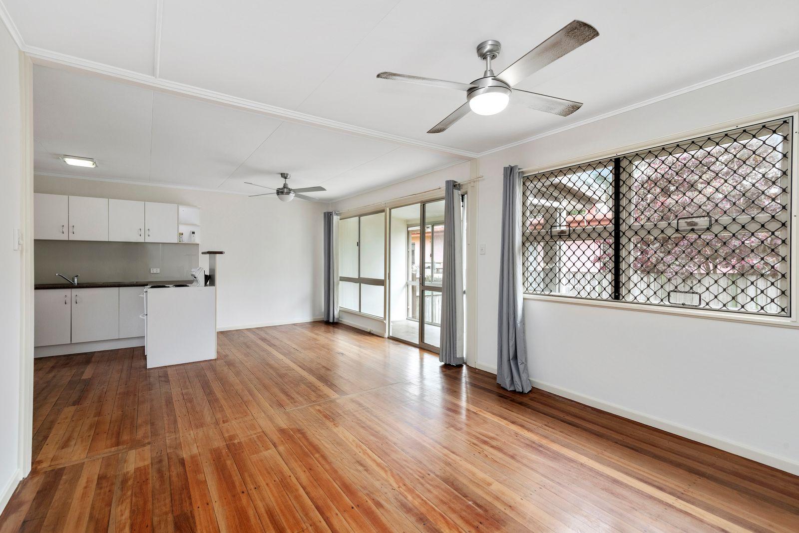 Prop-GPT: DuplexSemi-detached: QLD Palm Beach, QLD 4221 Tidy Duplex in Great Location
