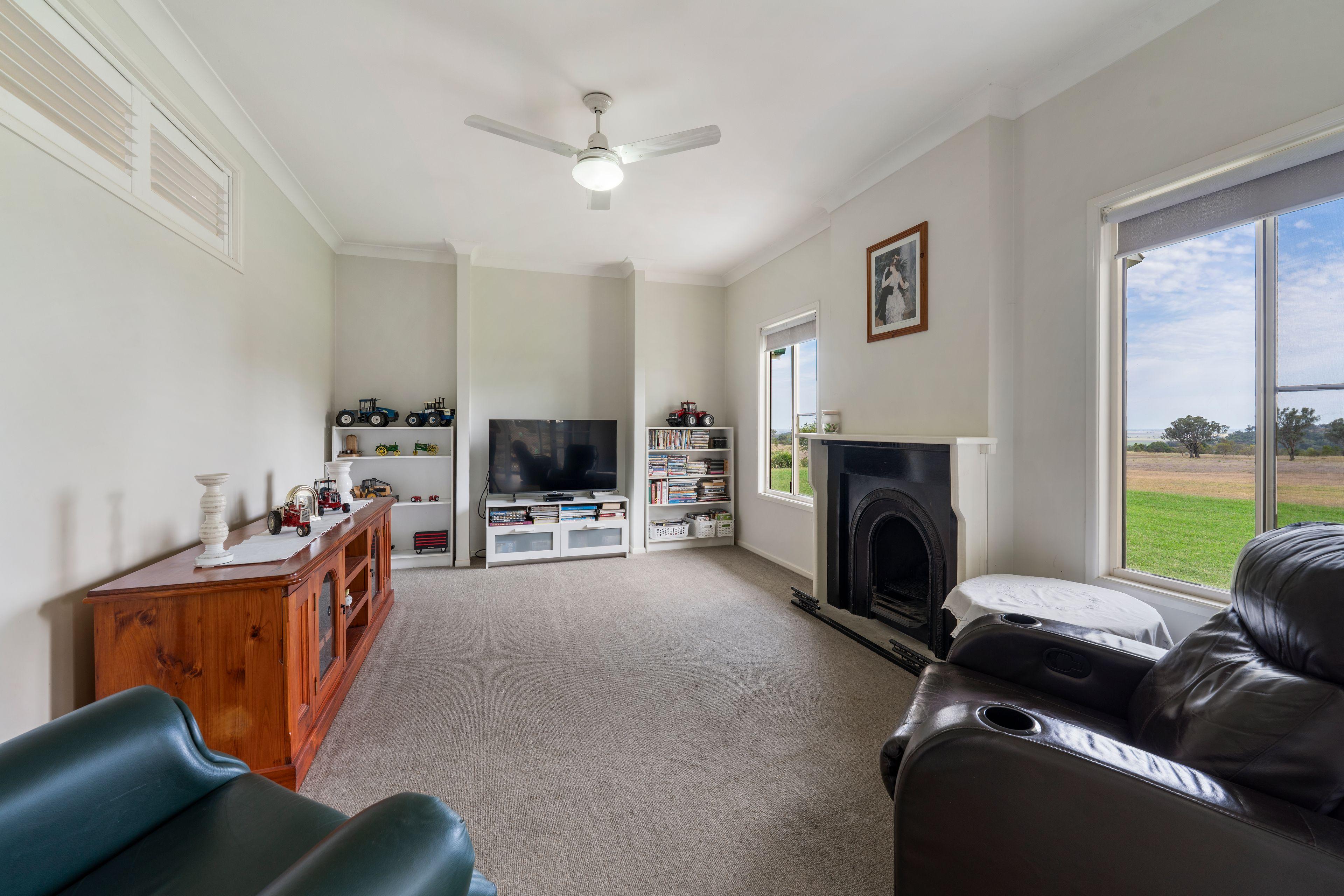 Elevated Rural Lifestyle, Spectacular Downs Views