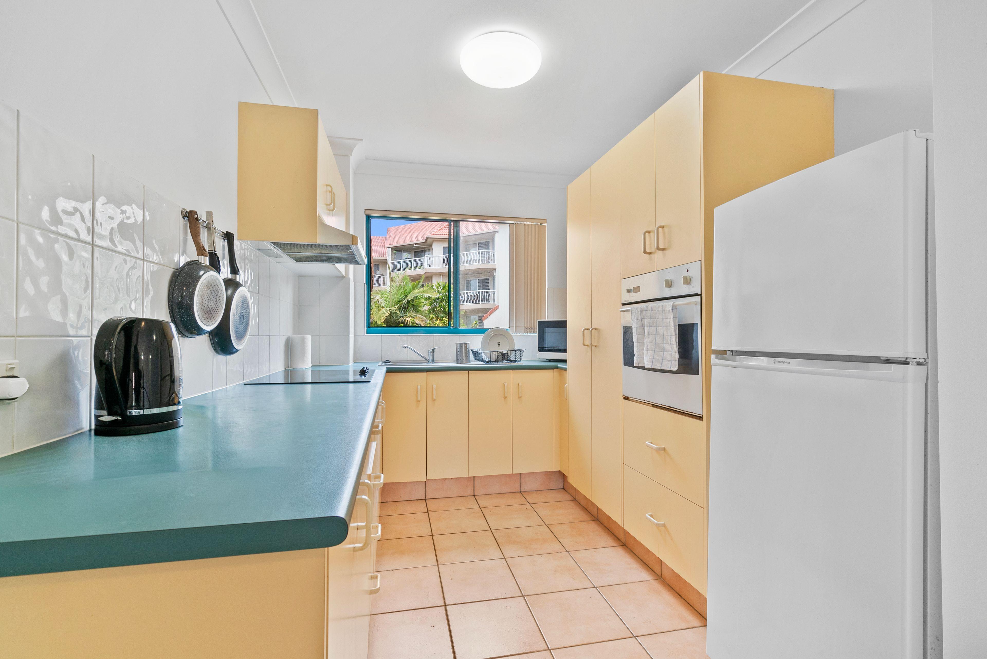 Prop-GPT: House: QLD Coolangatta, QLD 4225 Beachside Coolangatta Unit