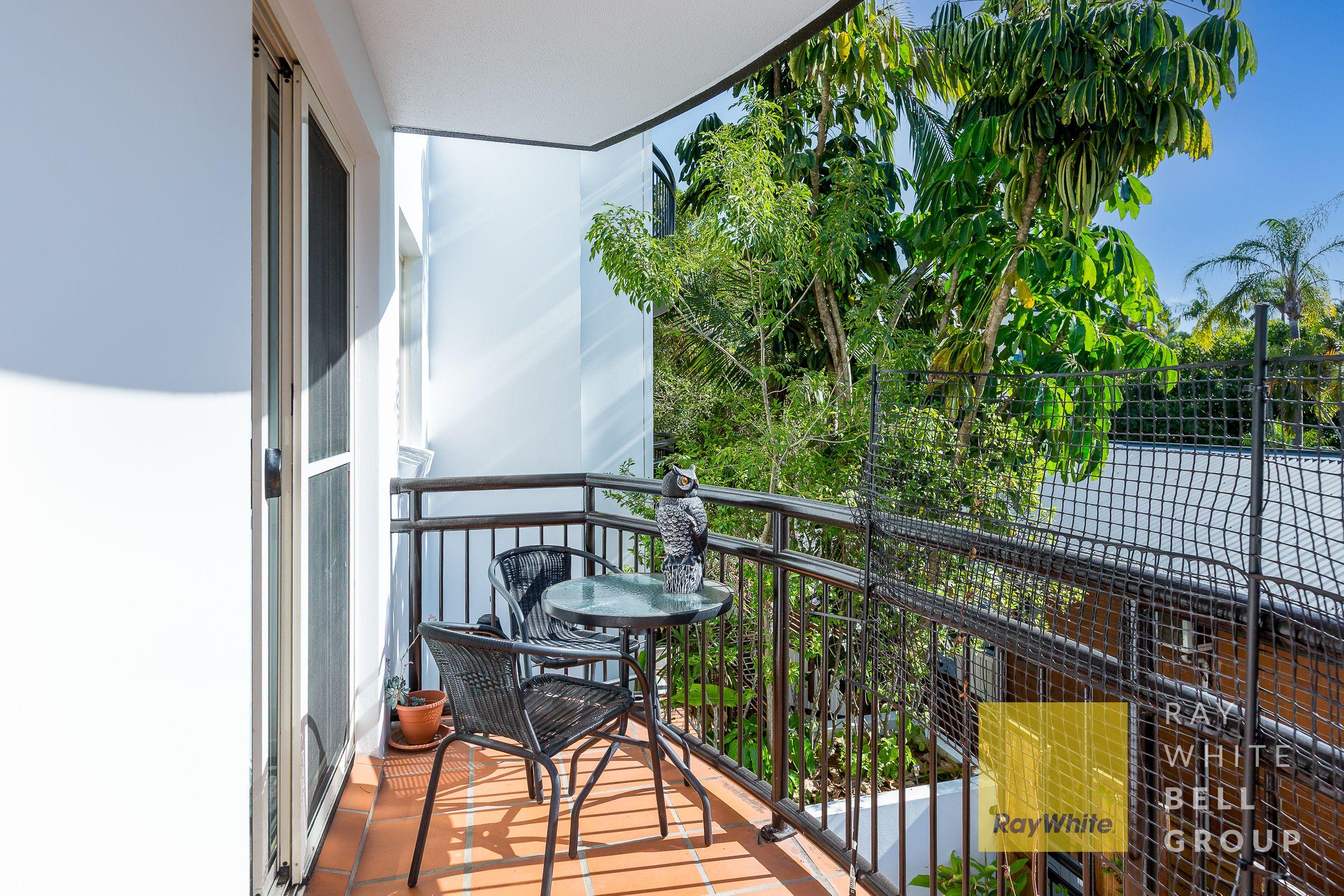 Prop-GPT: Apartment: QLD Surfers Paradise, QLD 4217 Fully Furnished Coastal Apartment - Walk to Beach, Light Rail & Broadbeach