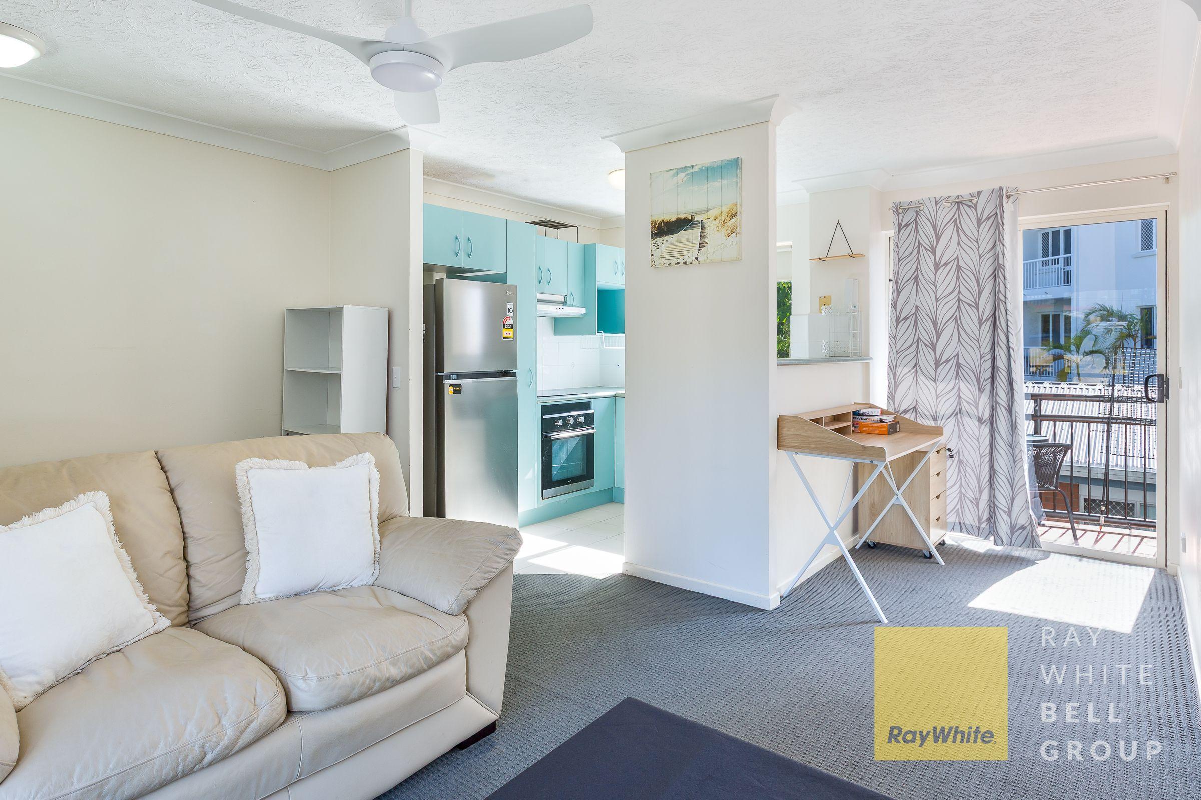 Fully Furnished Coastal Apartment - Walk to Beach, Light Rail & Broadbeach