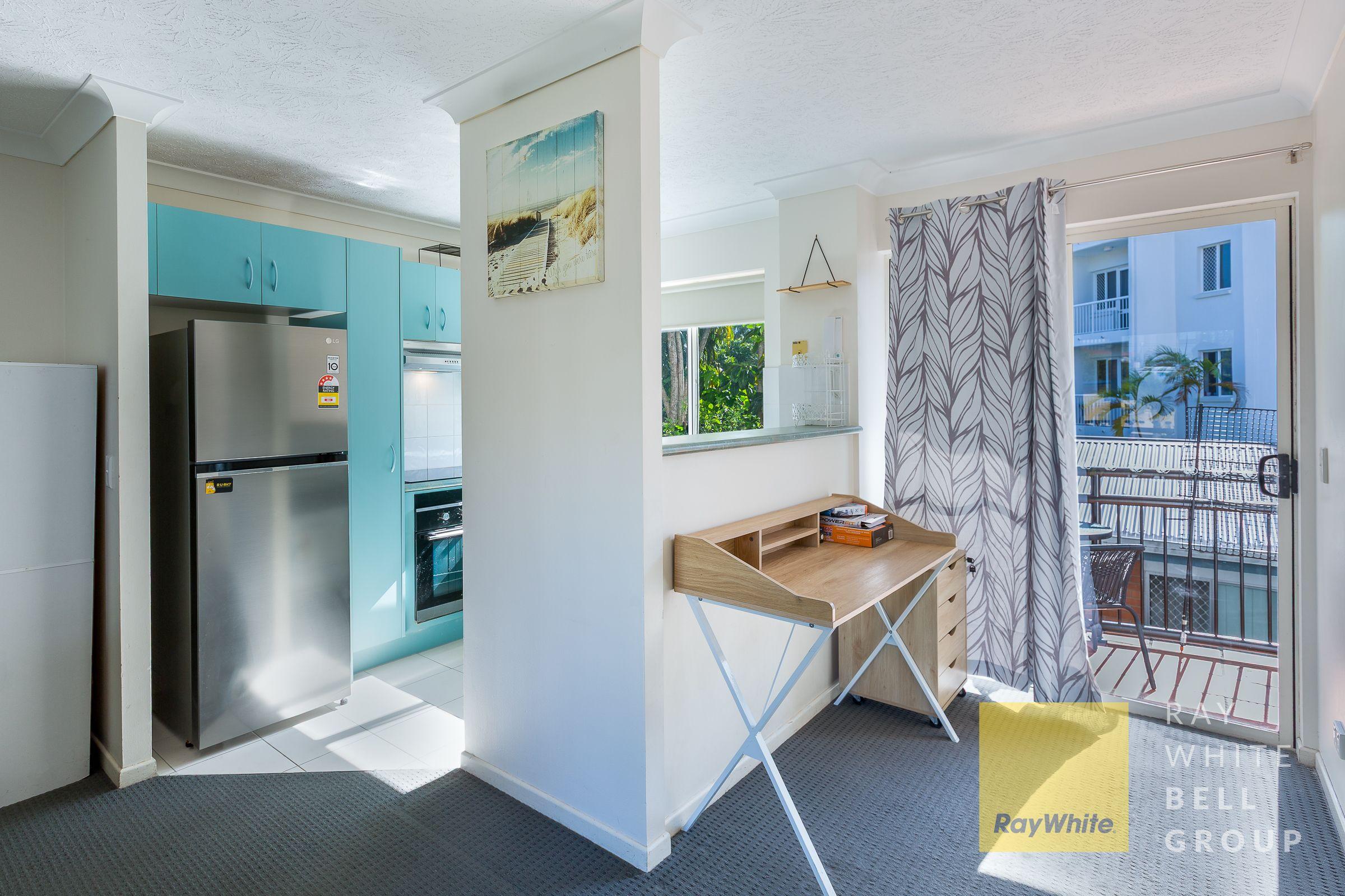 Fully Furnished Coastal Apartment - Walk to Beach, Light Rail & Broadbeach