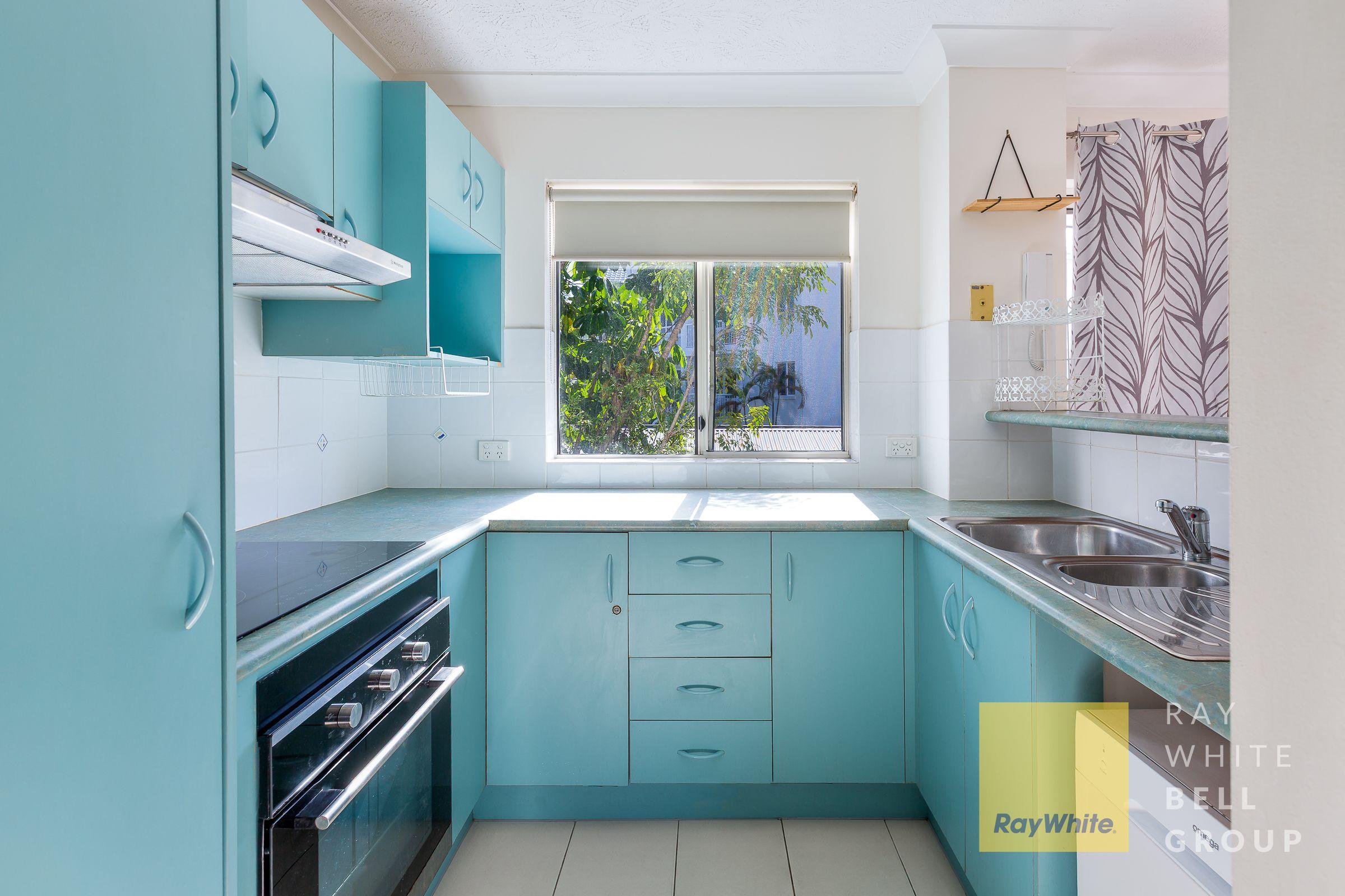 Fully Furnished Coastal Apartment - Walk to Beach, Light Rail & Broadbeach