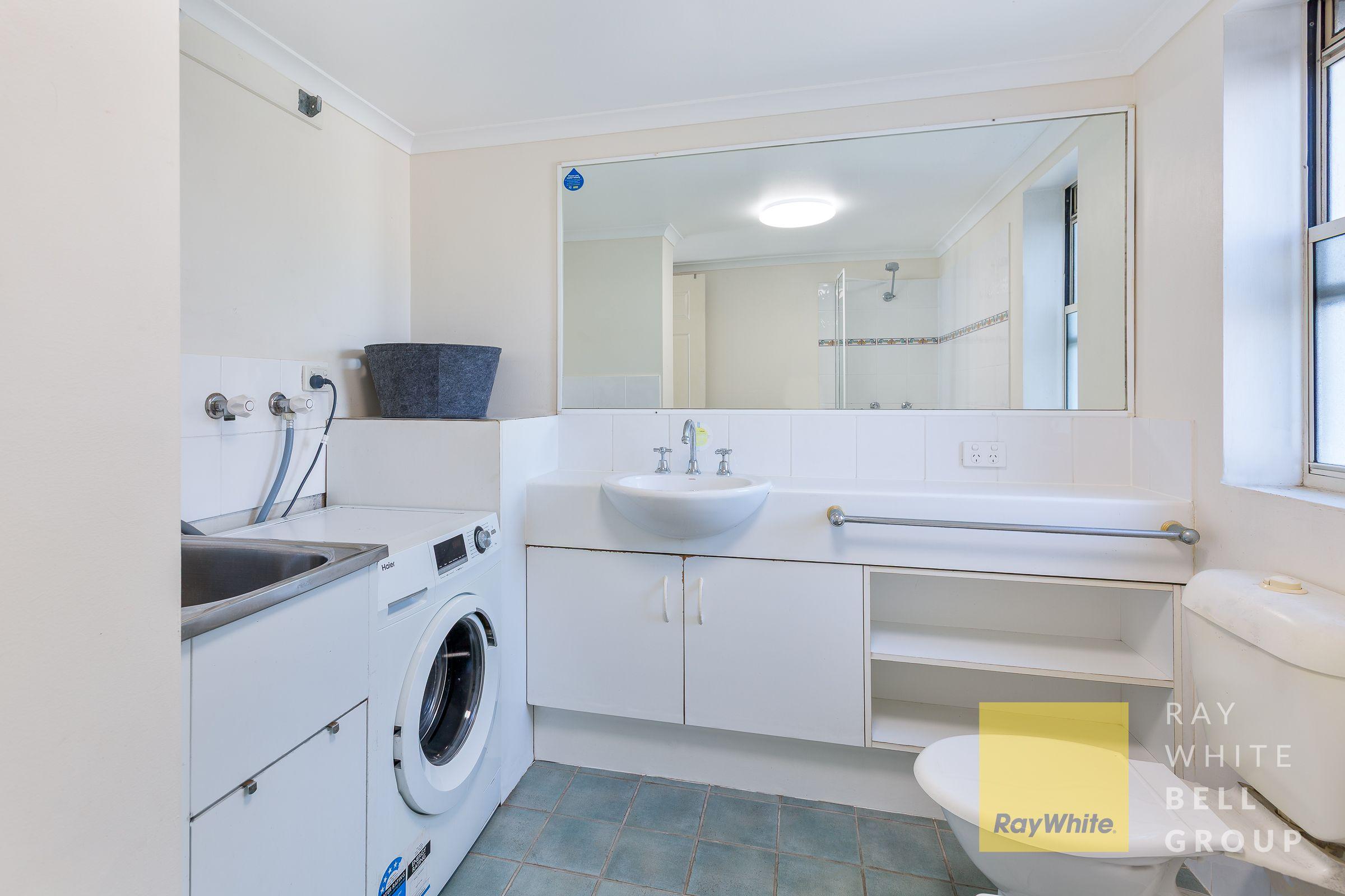 Fully Furnished Coastal Apartment - Walk to Beach, Light Rail & Broadbeach