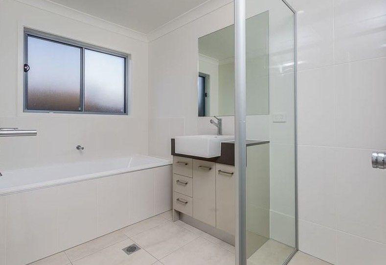 Comfortable home overlooking park!