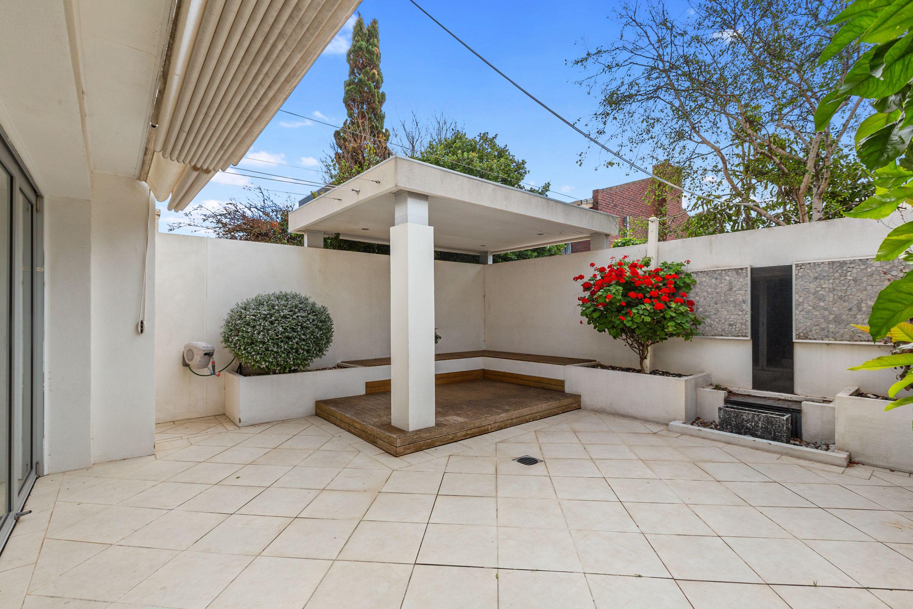 Beautiful Modern Home in the Heart of Glenelg!