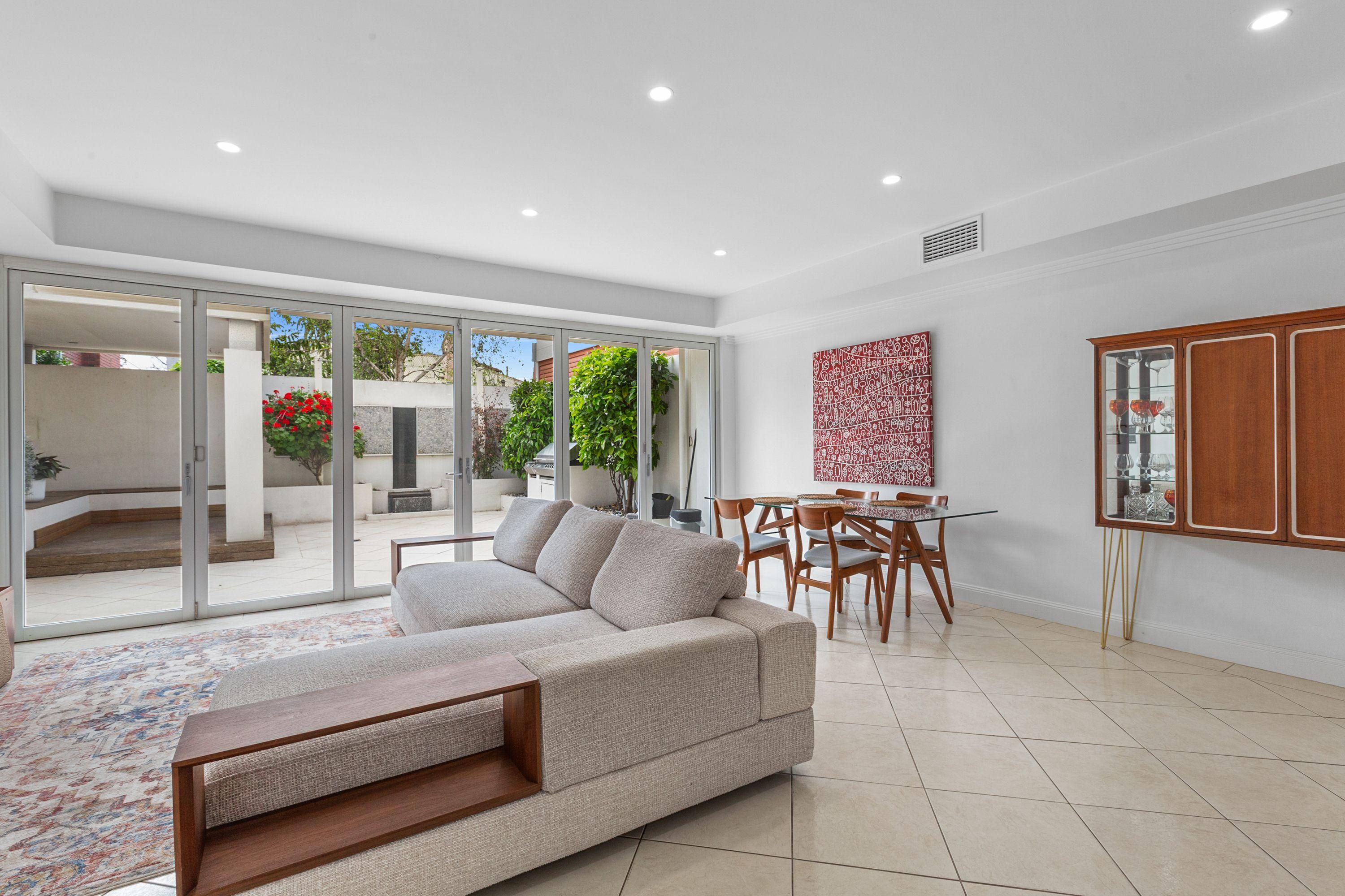 Beautiful Modern Home in the Heart of Glenelg!