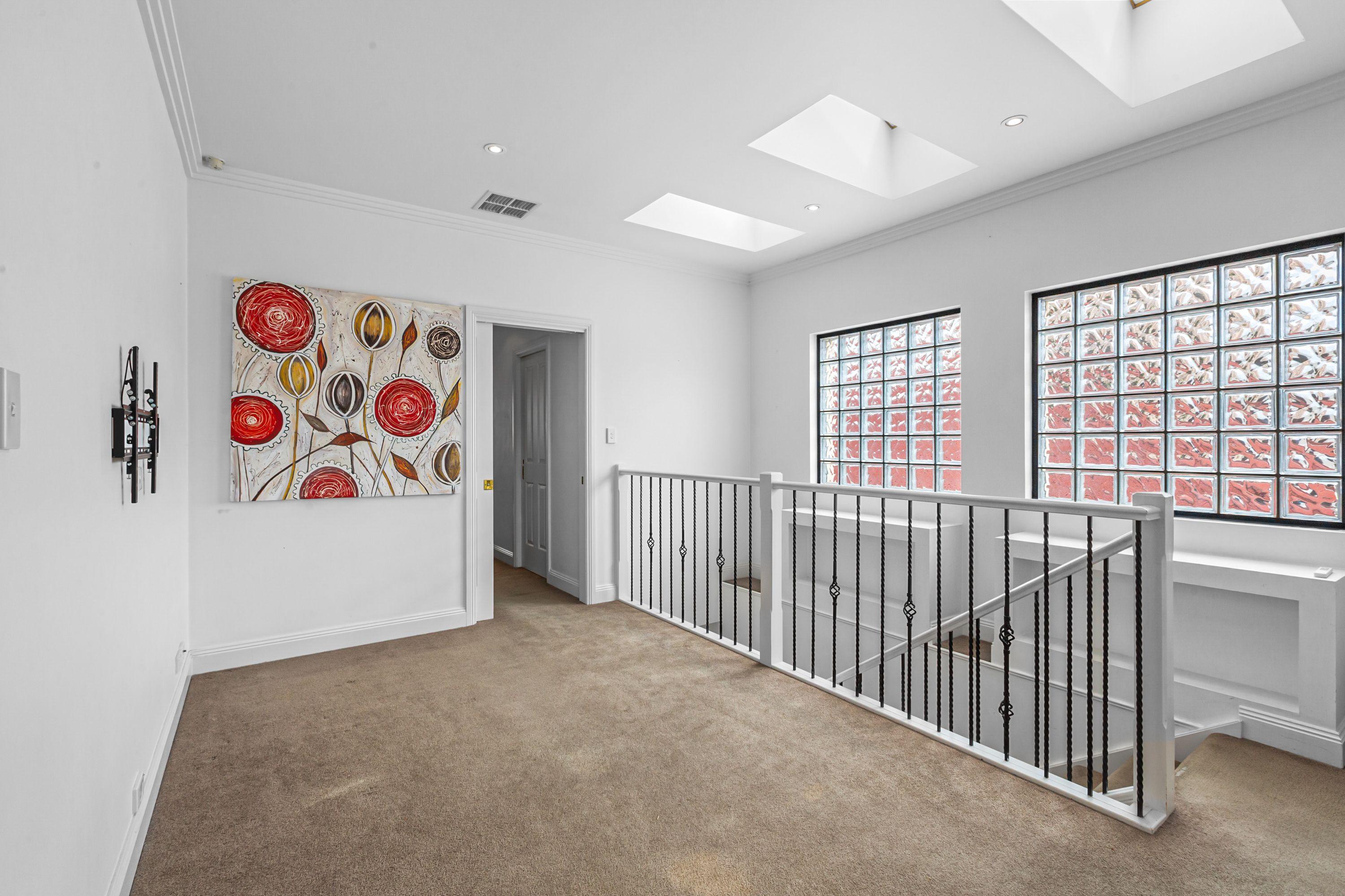 Beautiful Modern Home in the Heart of Glenelg!