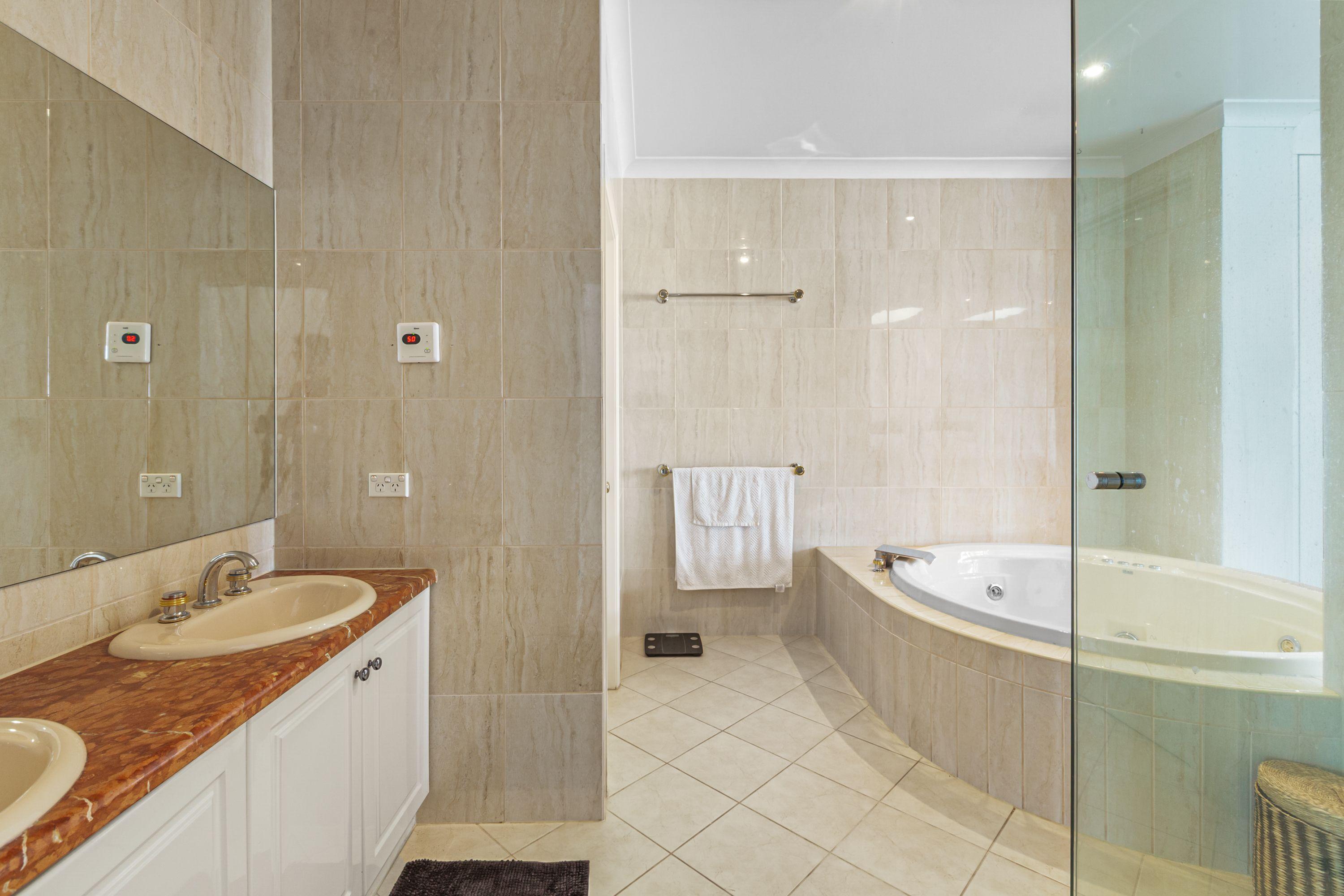 Beautiful Modern Home in the Heart of Glenelg!