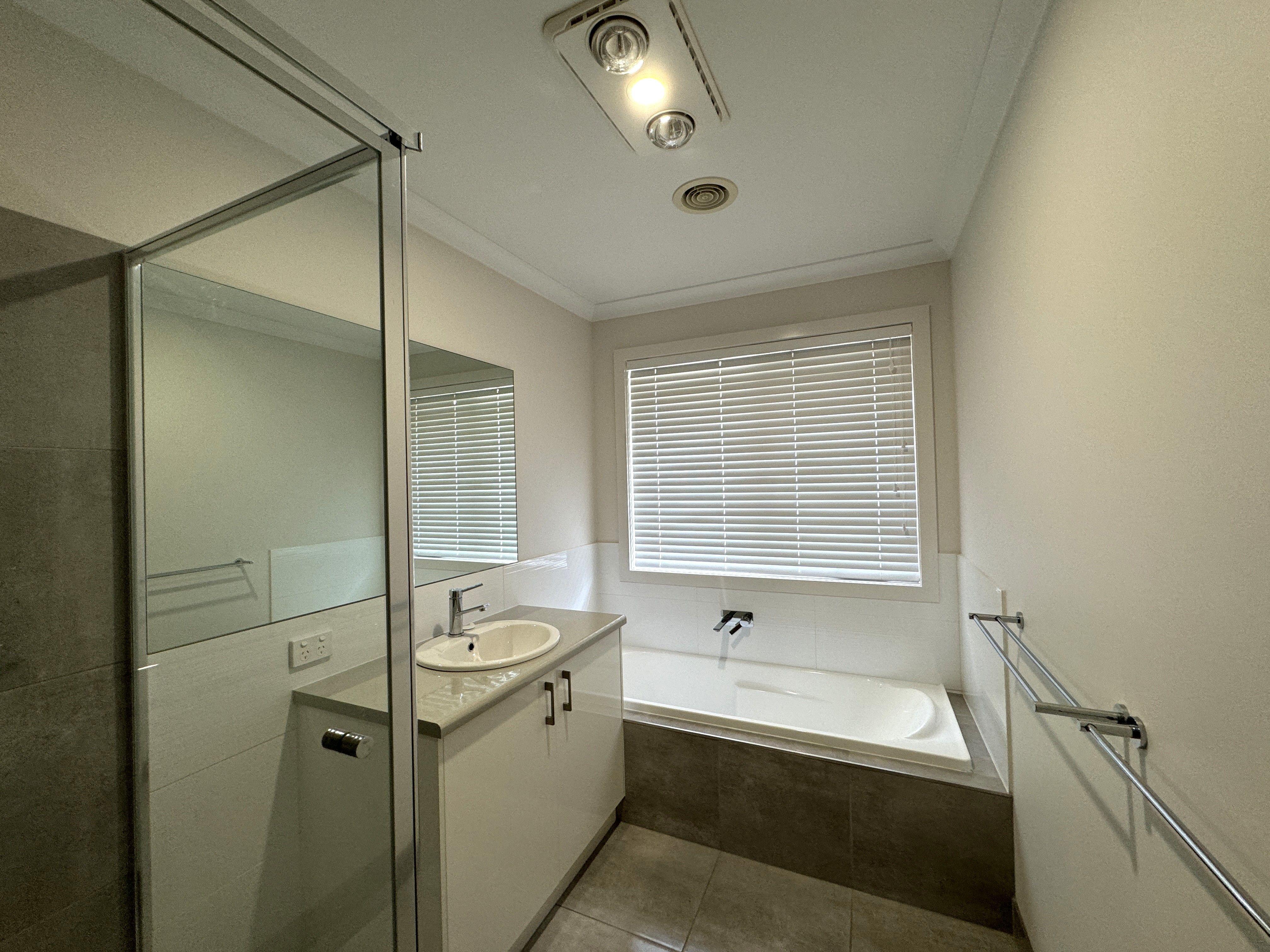 Charming Inverloch Home: Comfort, Convenience, and Dual Living Spaces