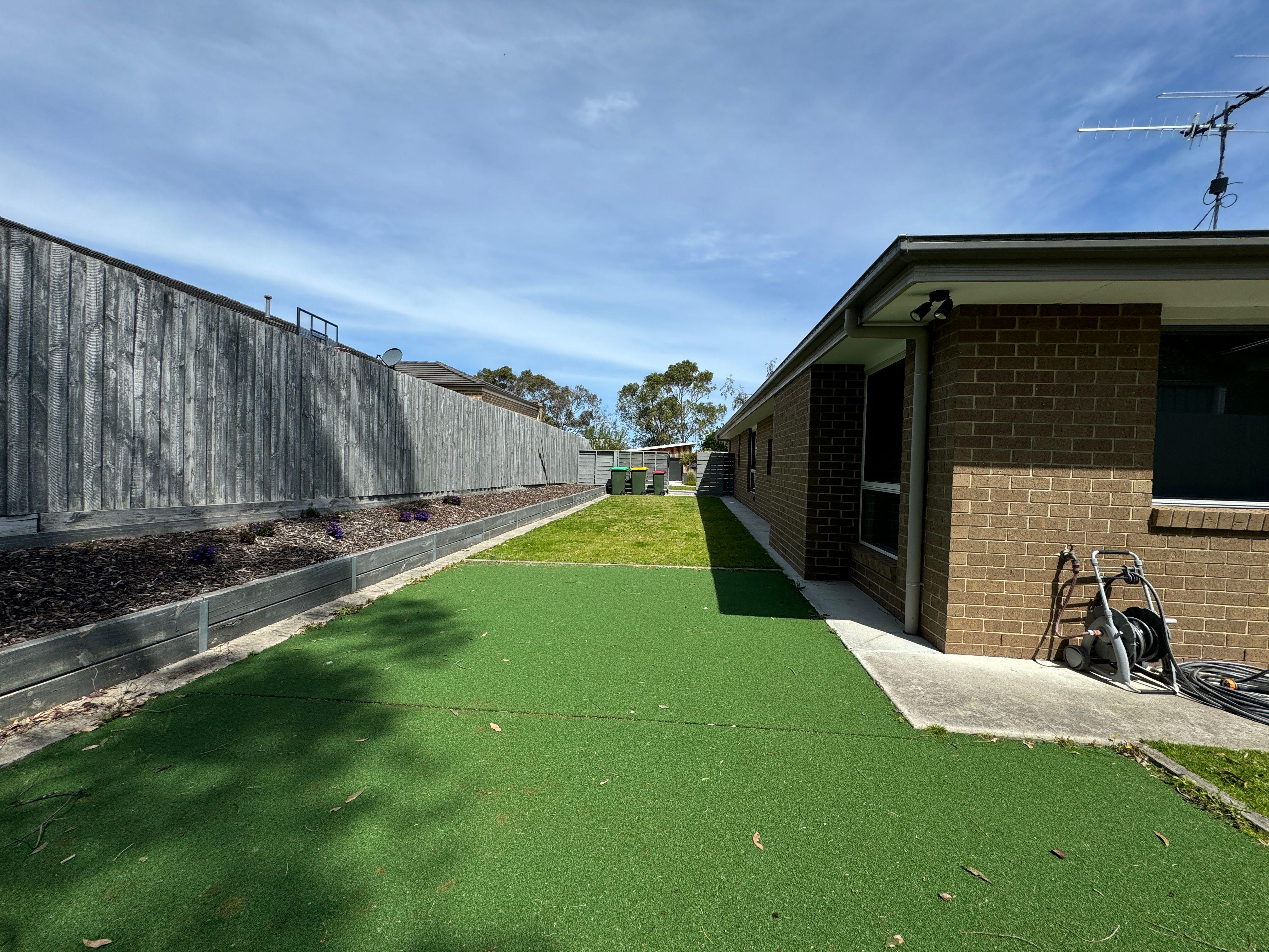 Charming Inverloch Home: Comfort, Convenience, and Dual Living Spaces