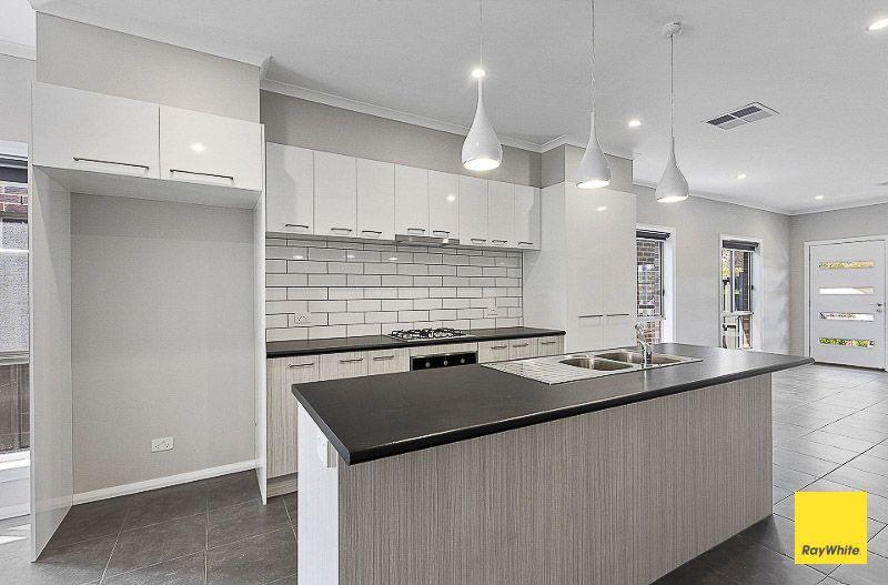 Modern 3-Bedroom Townhouse in Prime Golden Square Location