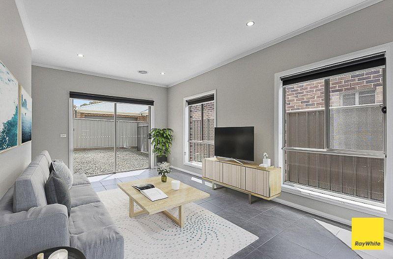 Modern 3-Bedroom Townhouse in Prime Golden Square Location