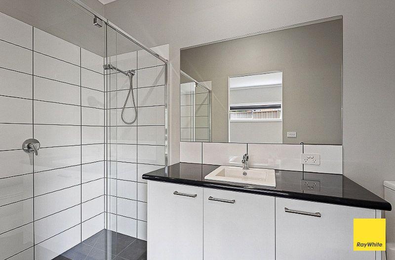 Modern 3-Bedroom Townhouse in Prime Golden Square Location