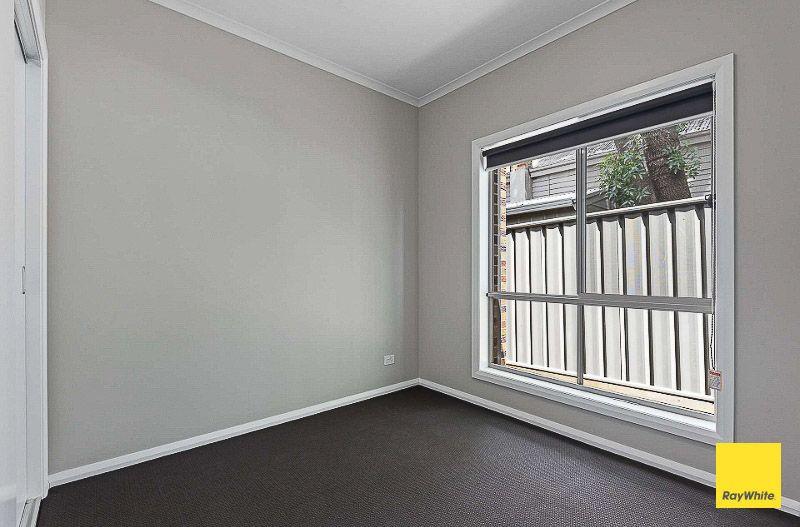 Modern 3-Bedroom Townhouse in Prime Golden Square Location