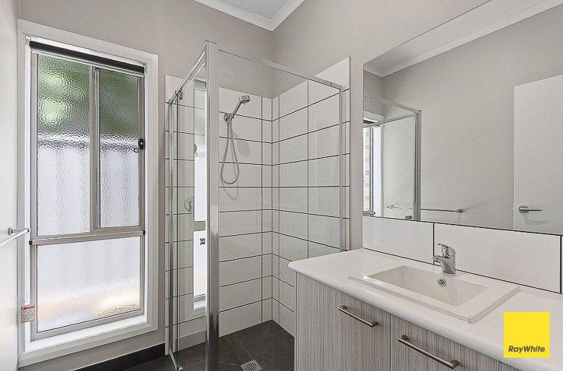 Modern 3-Bedroom Townhouse in Prime Golden Square Location