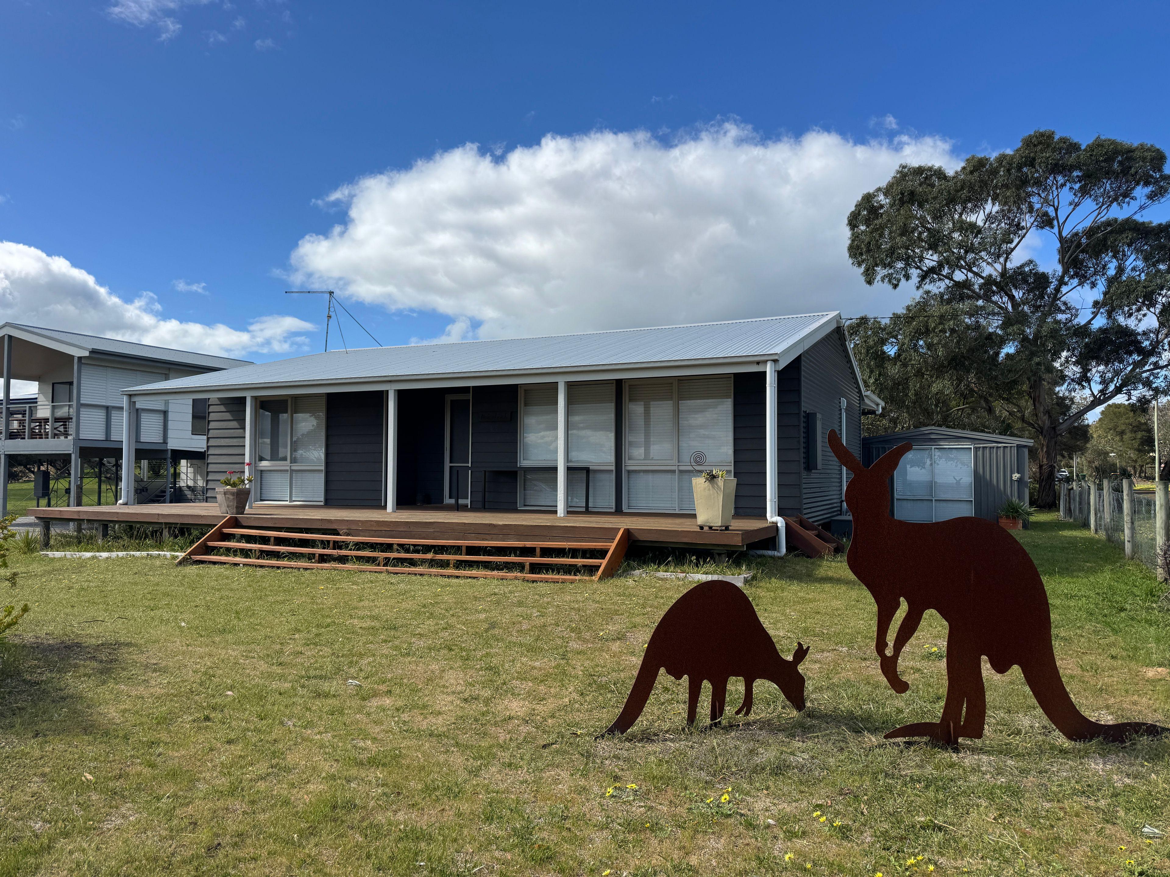 Prop-GPT: House: VIC Venus Bay, VIC 3956 Farm View Retreat with Space and Storage
