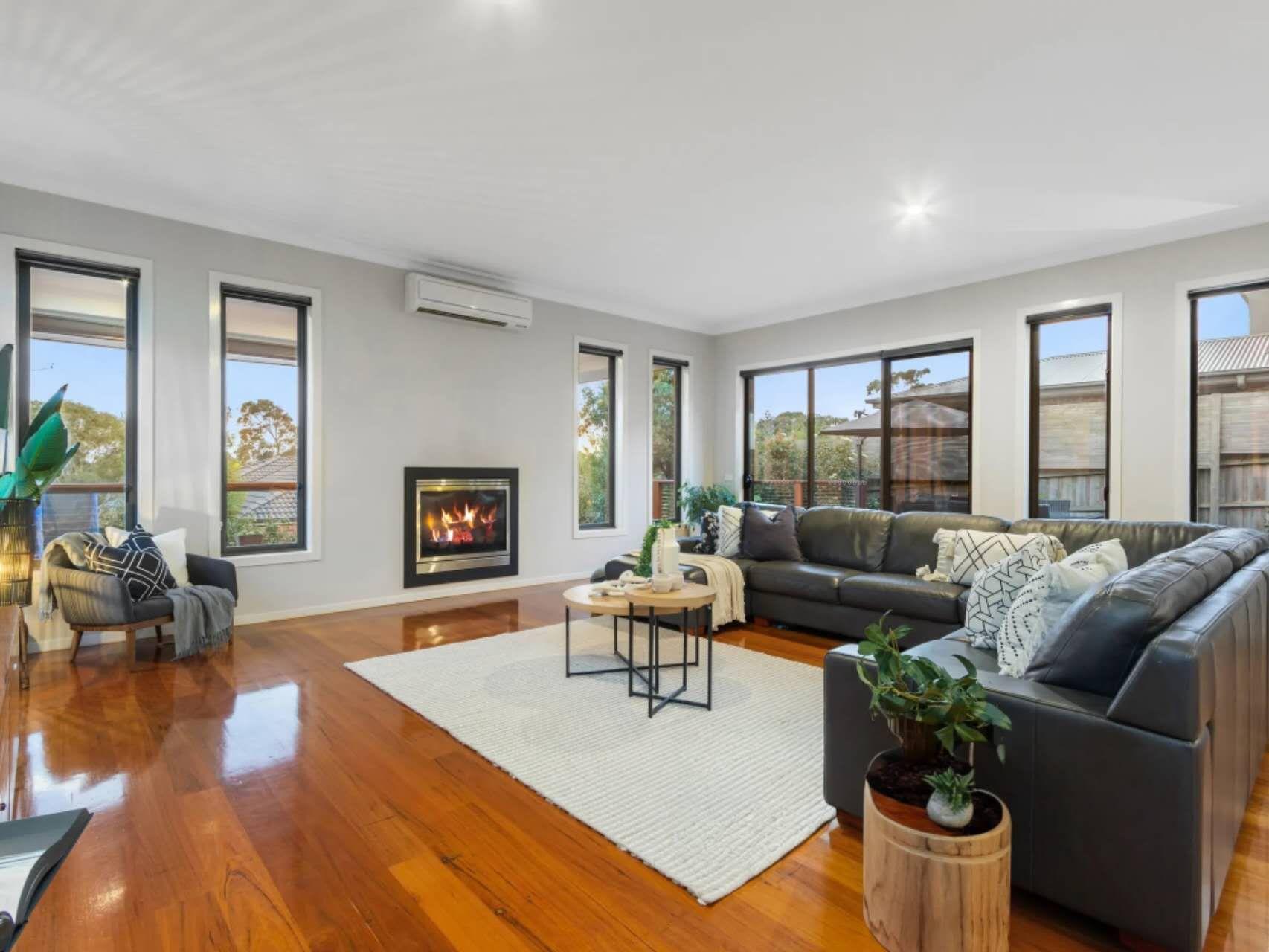 Prop-GPT: House: VIC Upper Ferntree Gully, VIC 3156 Luxury in a category of its own