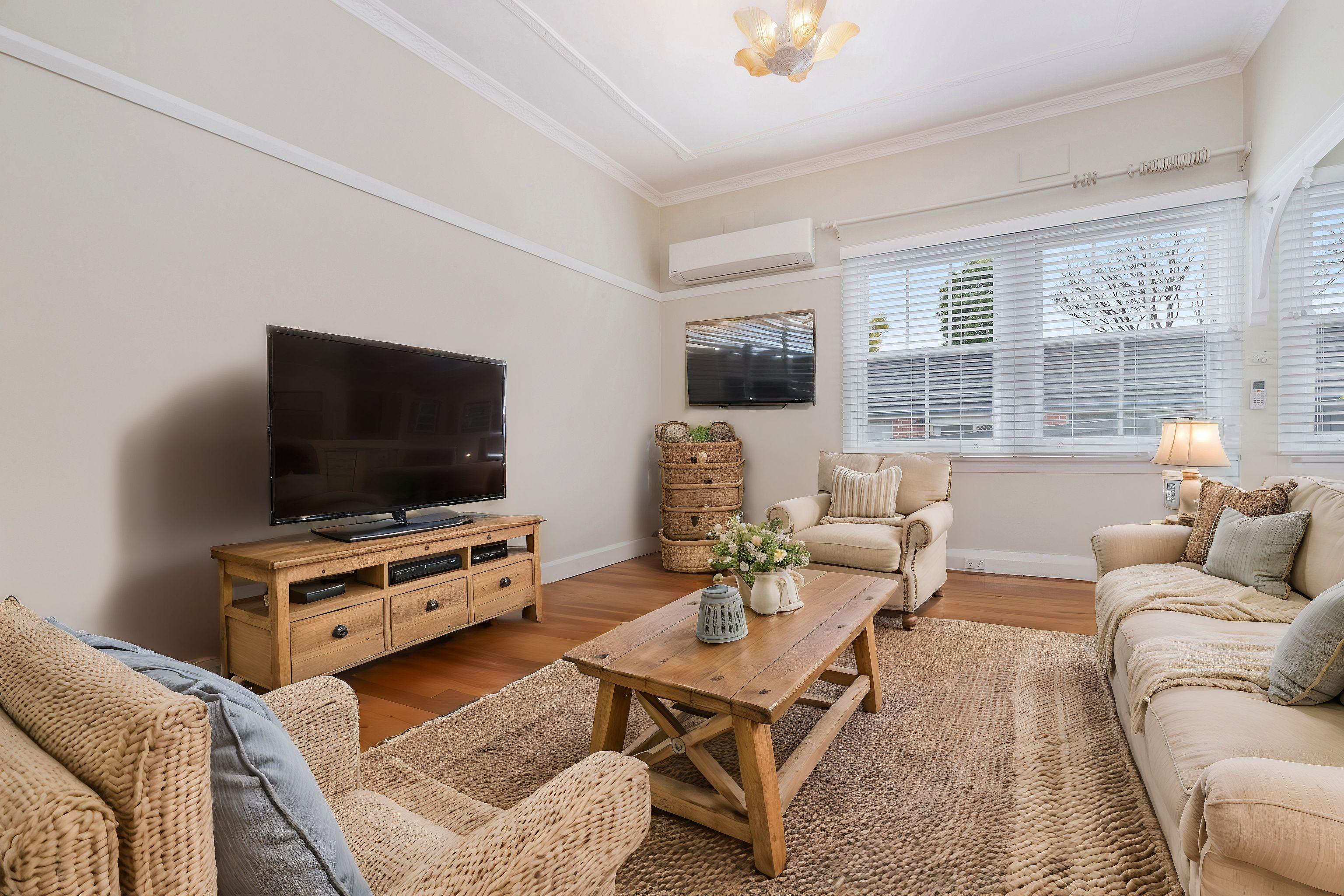 Prop-GPT: Flat: NSW Waitara, NSW 2077 Charming 1-Bedroom Cottage with Private Yard - Available Now!