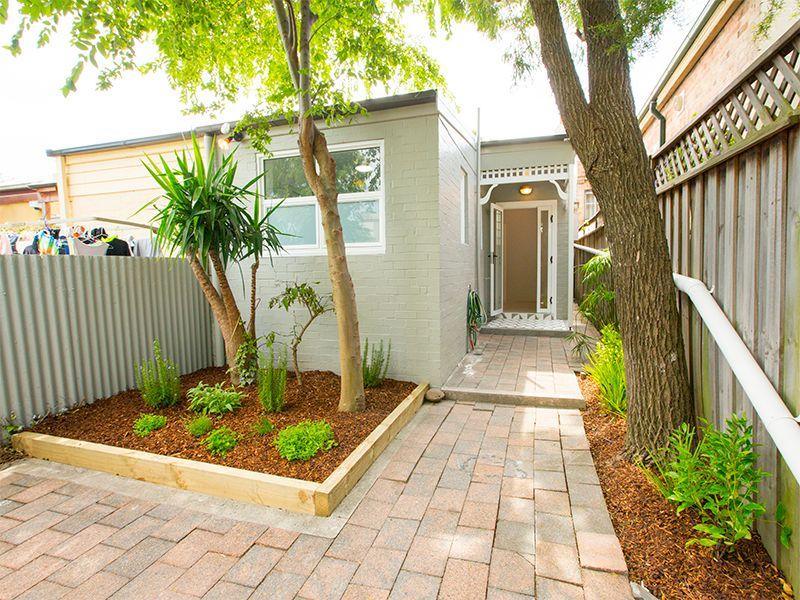 Prop-GPT: House: NSW Newtown, NSW 2042 Conveniently located 2 Bedroom Home