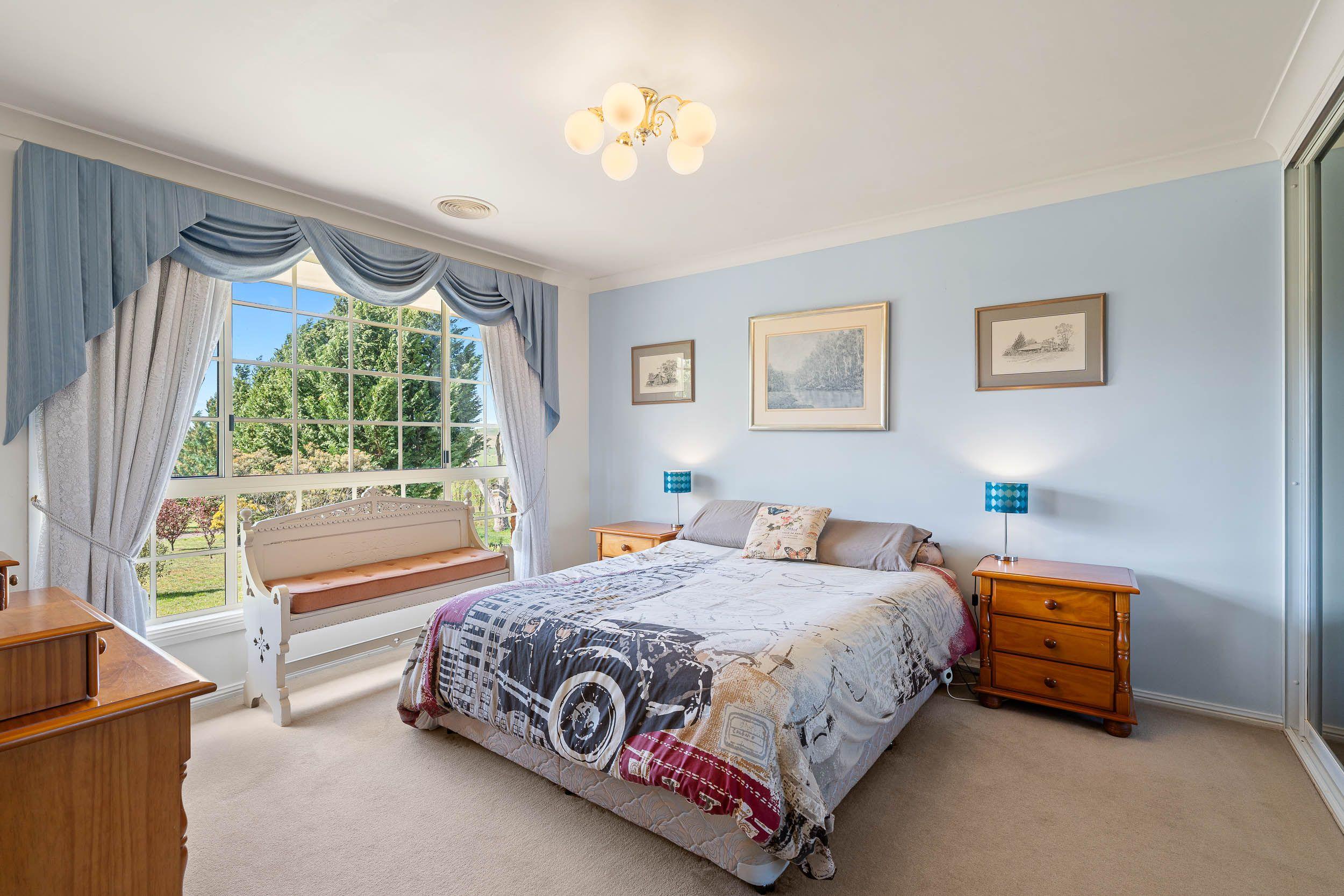 25 Acres of Country Lifestyle Living