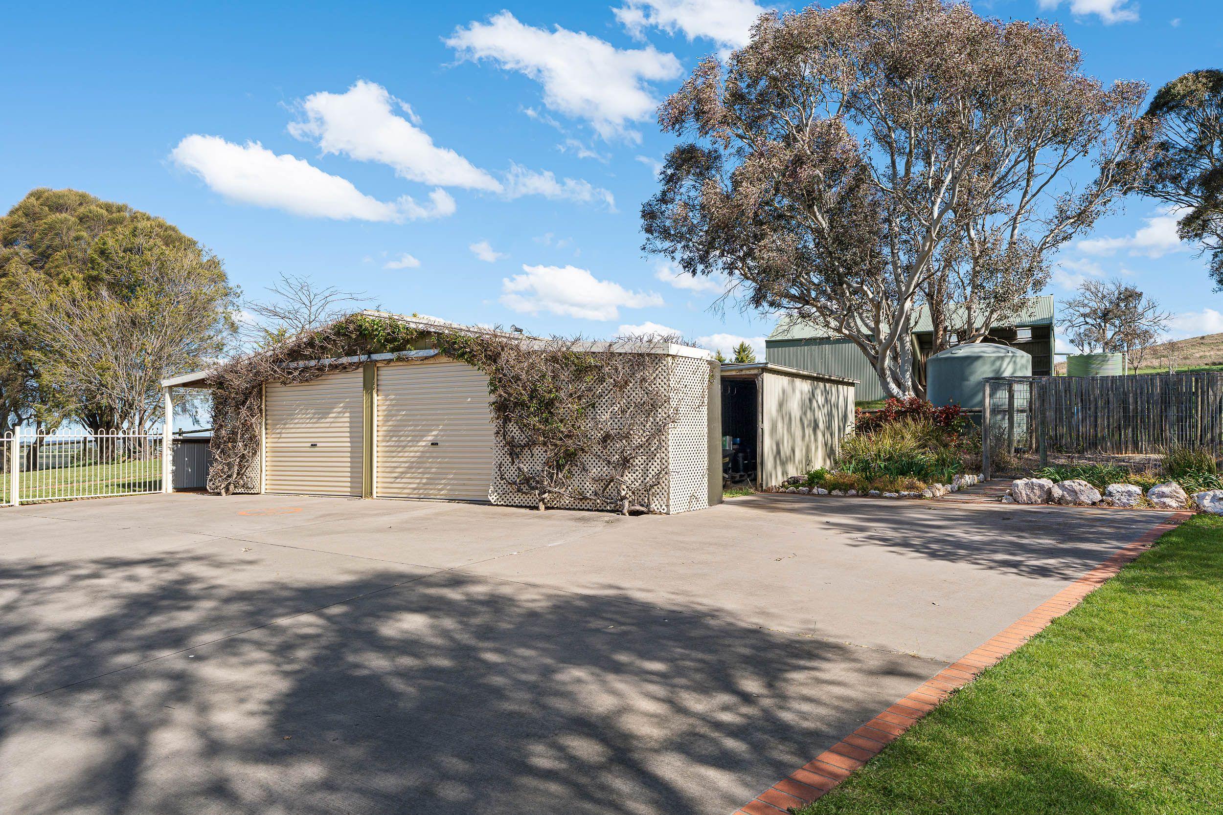 25 Acres of Country Lifestyle Living