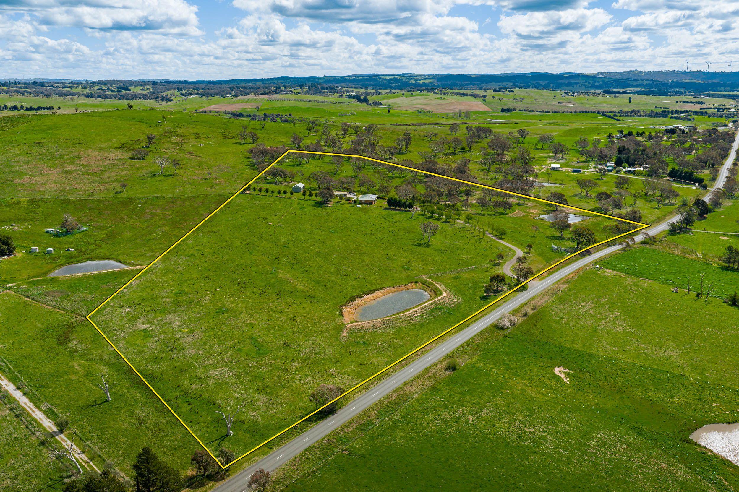 25 Acres of Country Lifestyle Living