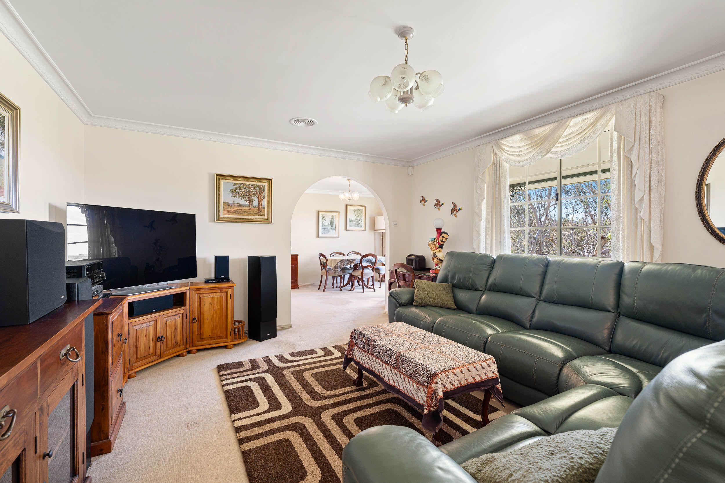 25 Acres of Country Lifestyle Living